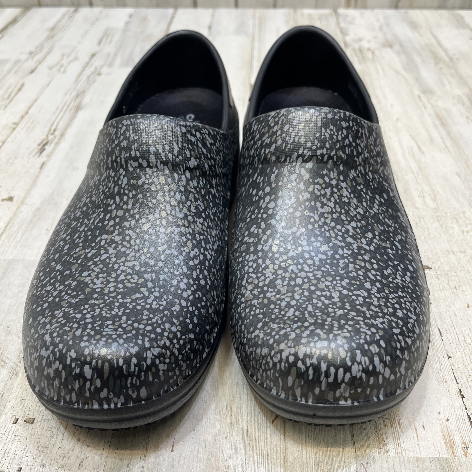 Crocs Dual Comfort Women’s Spotted Clog Shoes Black Gray Nursing Slip-On Size 9