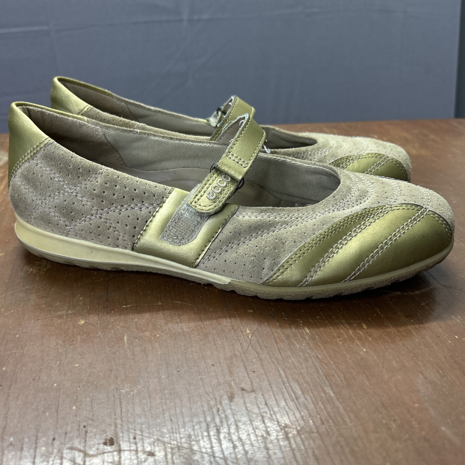 ECCO Mary Jane Sneakers Womens 8/8.5 EU 39 Comfort Metallic Gold Bronze Shoes