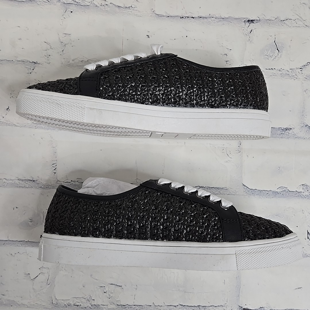 Tahari Sneakers Shoes Womens 6 Black Textured Lace Up Leather Upper Casual New