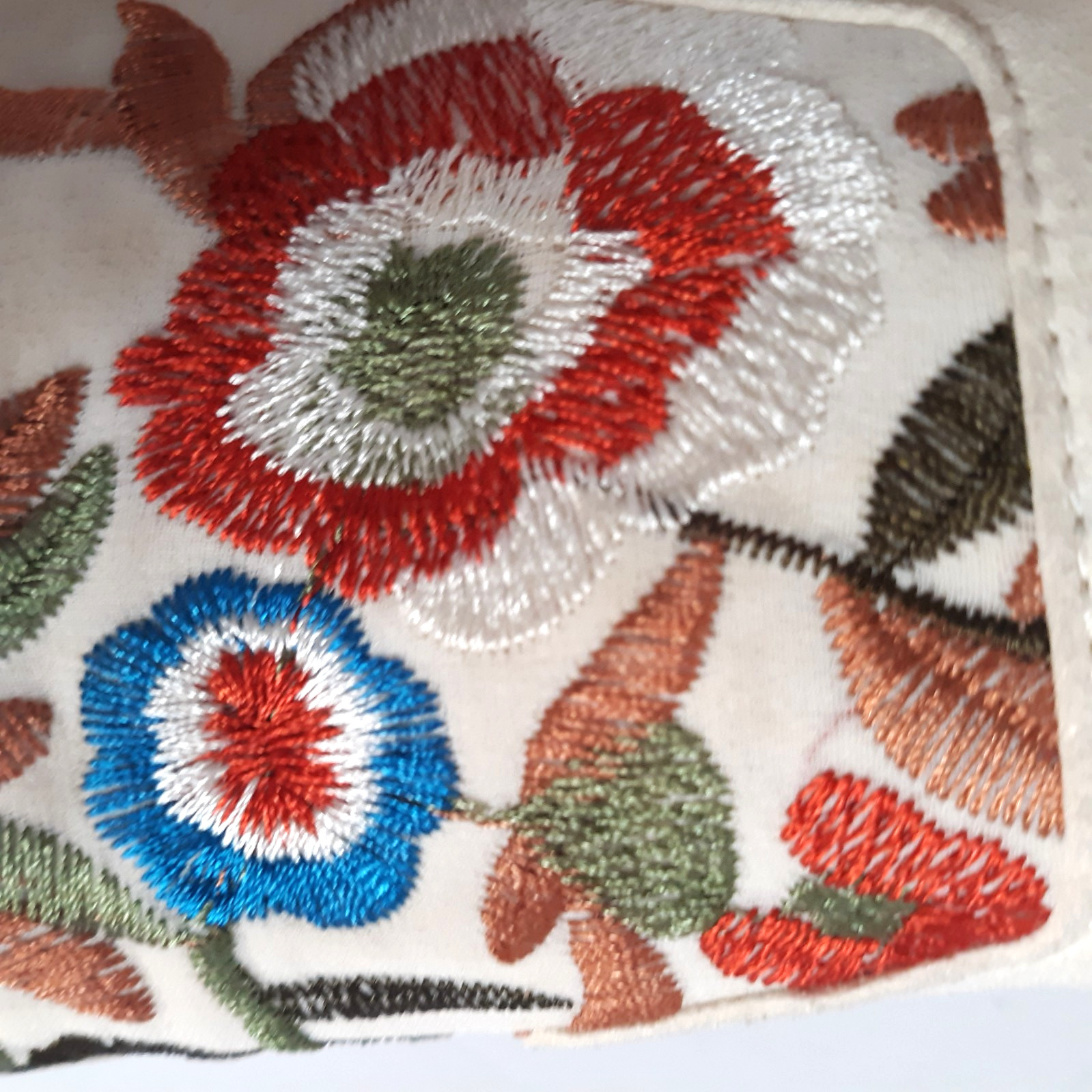 Baretraps Beech Floral Embroidered Multi/Beige Slip-On Women Sz 8M Casual Shoes