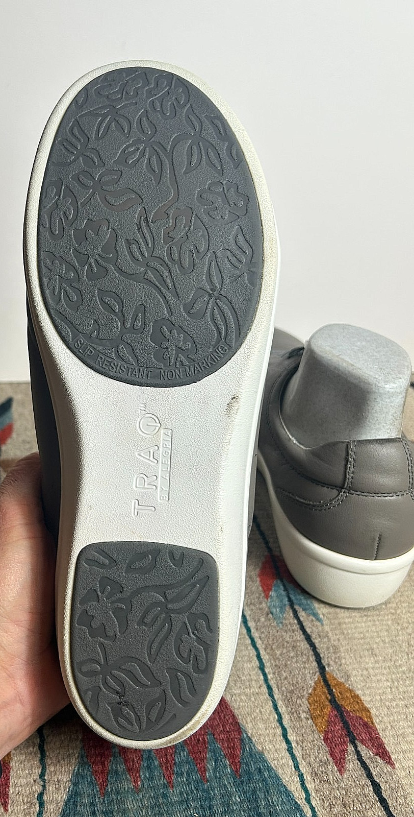Women’s TRAQ “CILQ” By Alegria Slate Grey Leather Walking Shoe Sz. 41/10.5