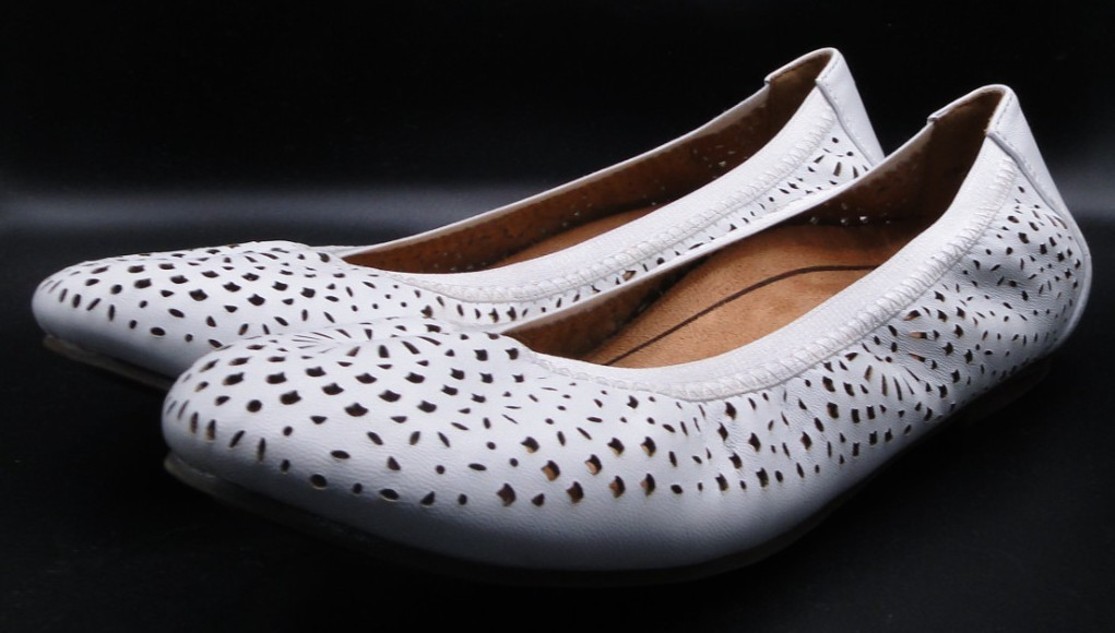 Vionic Shoes Women’s 6 Robyn Perf NPA Leather Ballet Flat Slip On White