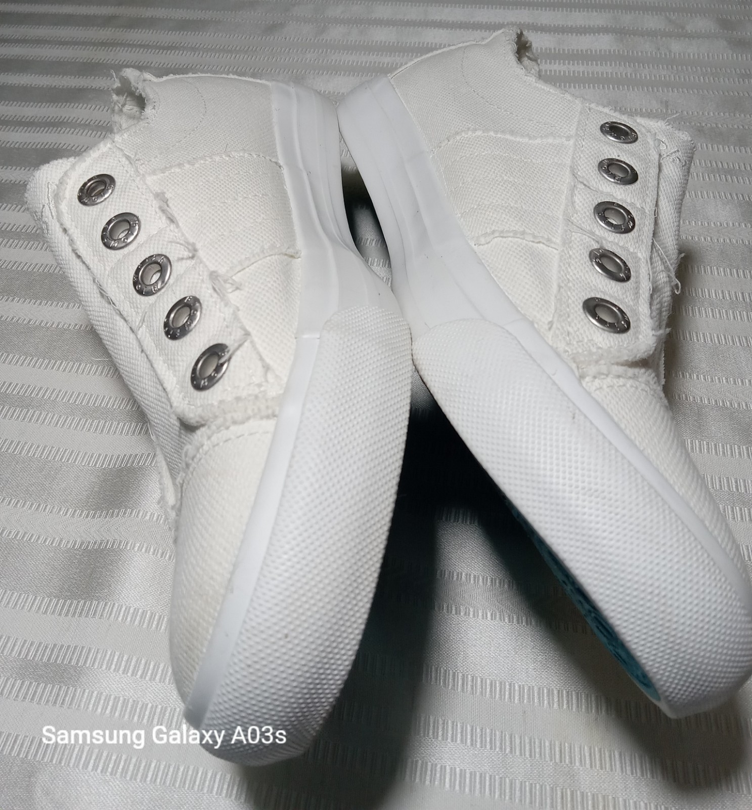 Blowfish Malibu Women’s Play, White Slip-On Sneaker, Size 7.5 M