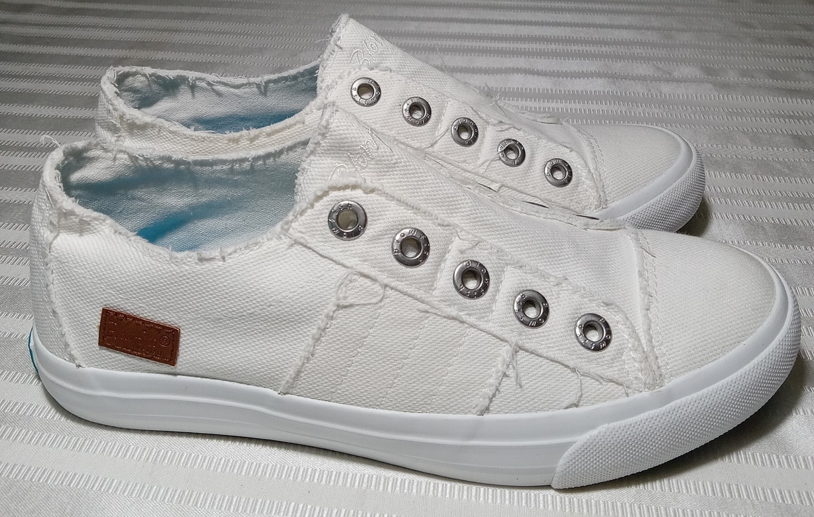 Blowfish Malibu Women’s Play, White Slip-On Sneaker, Size 7.5 M