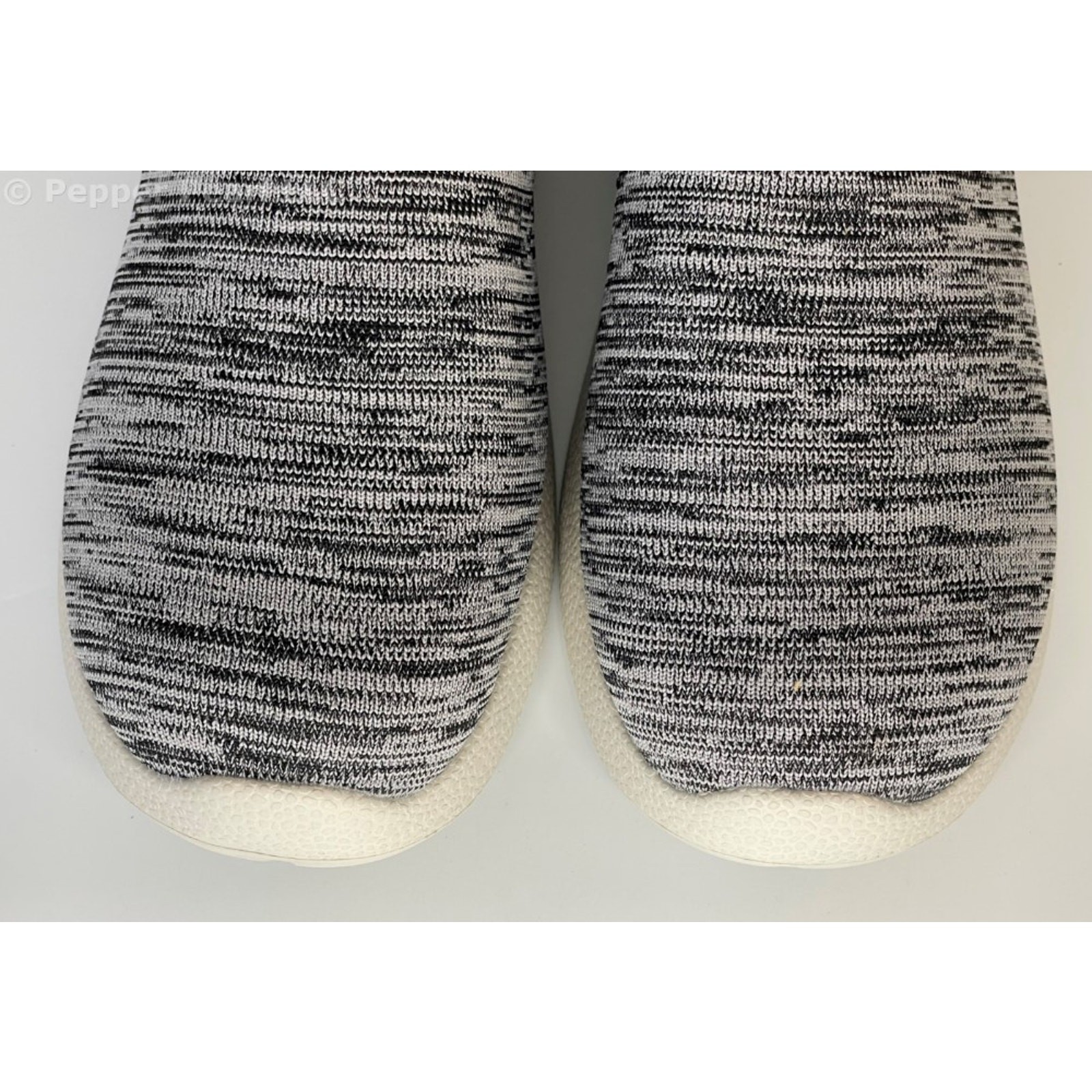 Women’s Comfort Shoe Slip-On Water and Slip Resistant Size 9 Light Grey