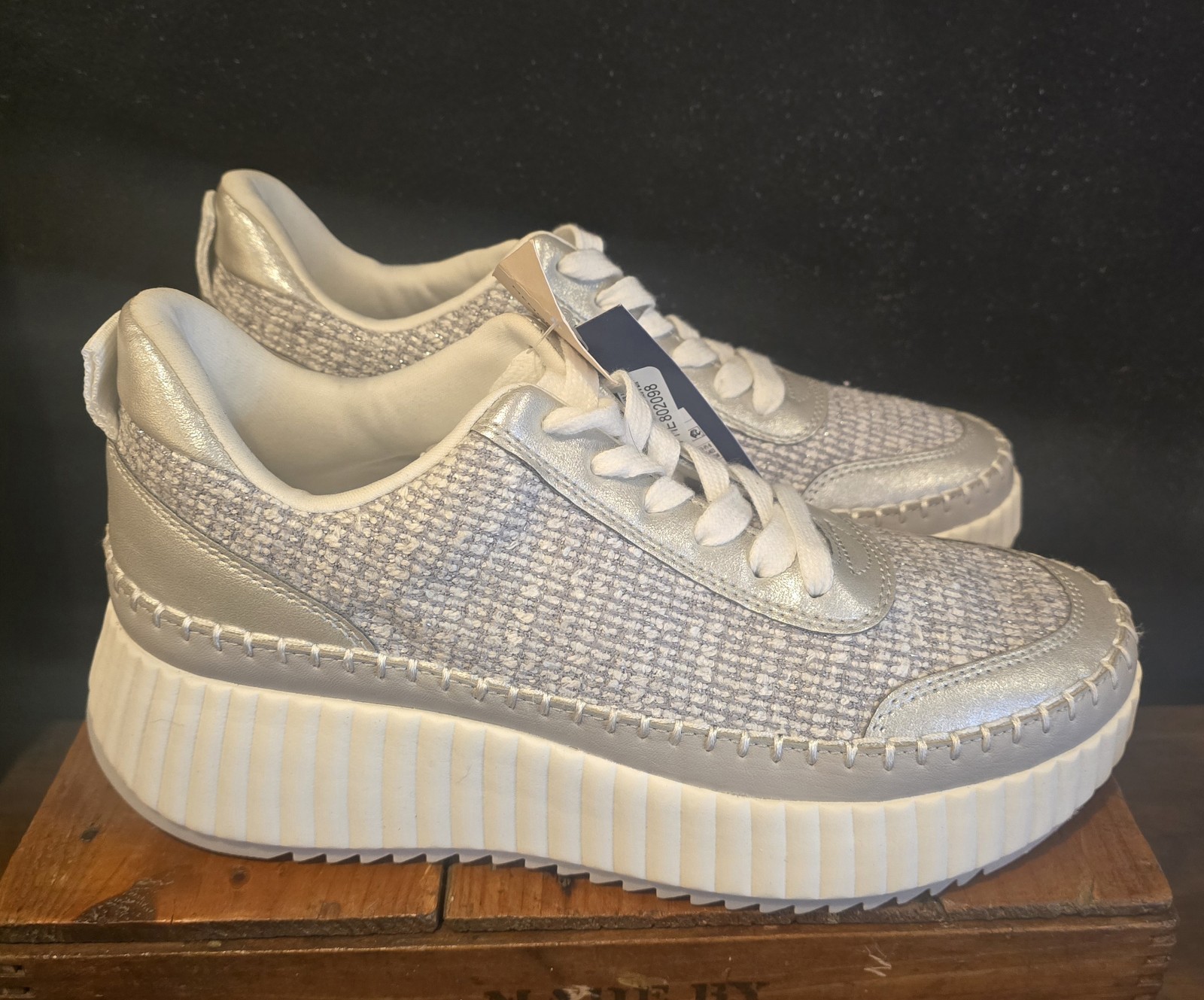 Universal Thread Womens Silver Persephone Sneakers Memory Foam Sz 9.5 New w Tags