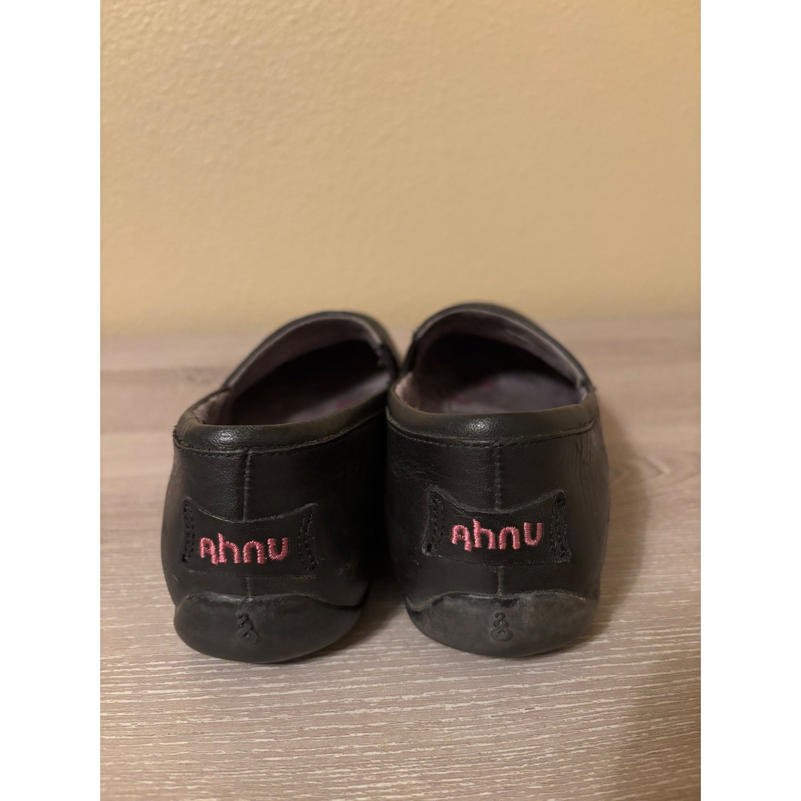 Ahnu 6.5 Black Leather Slip On Comfort Shoes Womens Casual Walking Recovery Walk