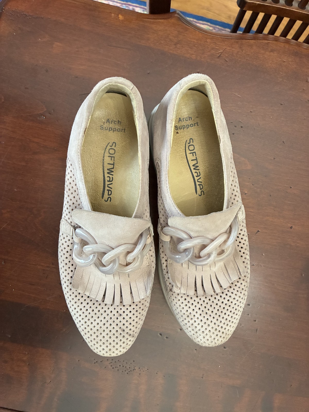 Women’s Softwaves Caddie 38.5 US 8 Beige Suede Arch Support Platform Sneakers