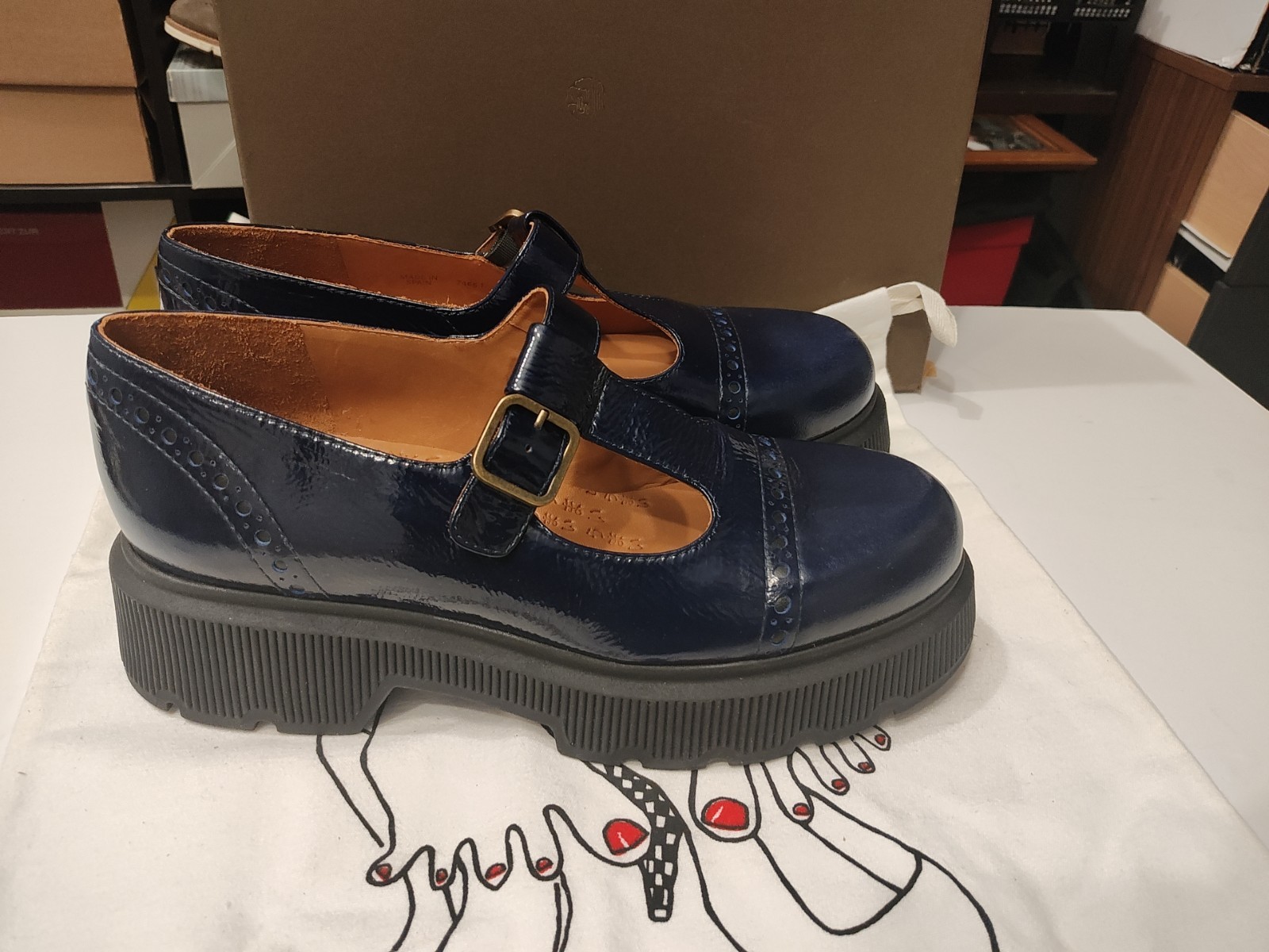 NIB Chie Mihara Qauja Sucre Navy 42