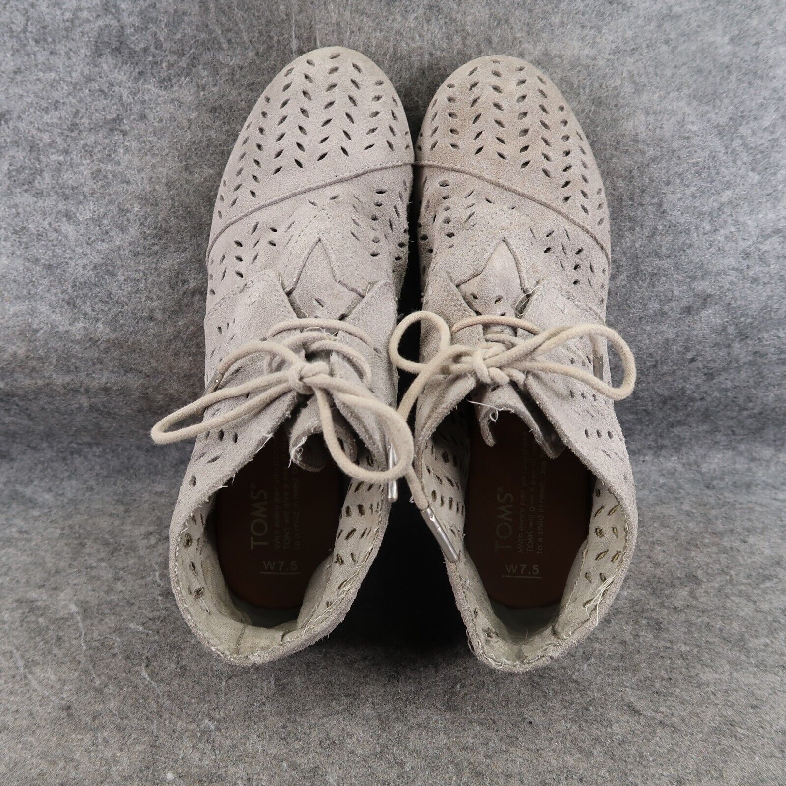 Toms Shoes Womens 7.5 Bootie Desert Wedge Drizzle Grey Suede Perforated Leaf
