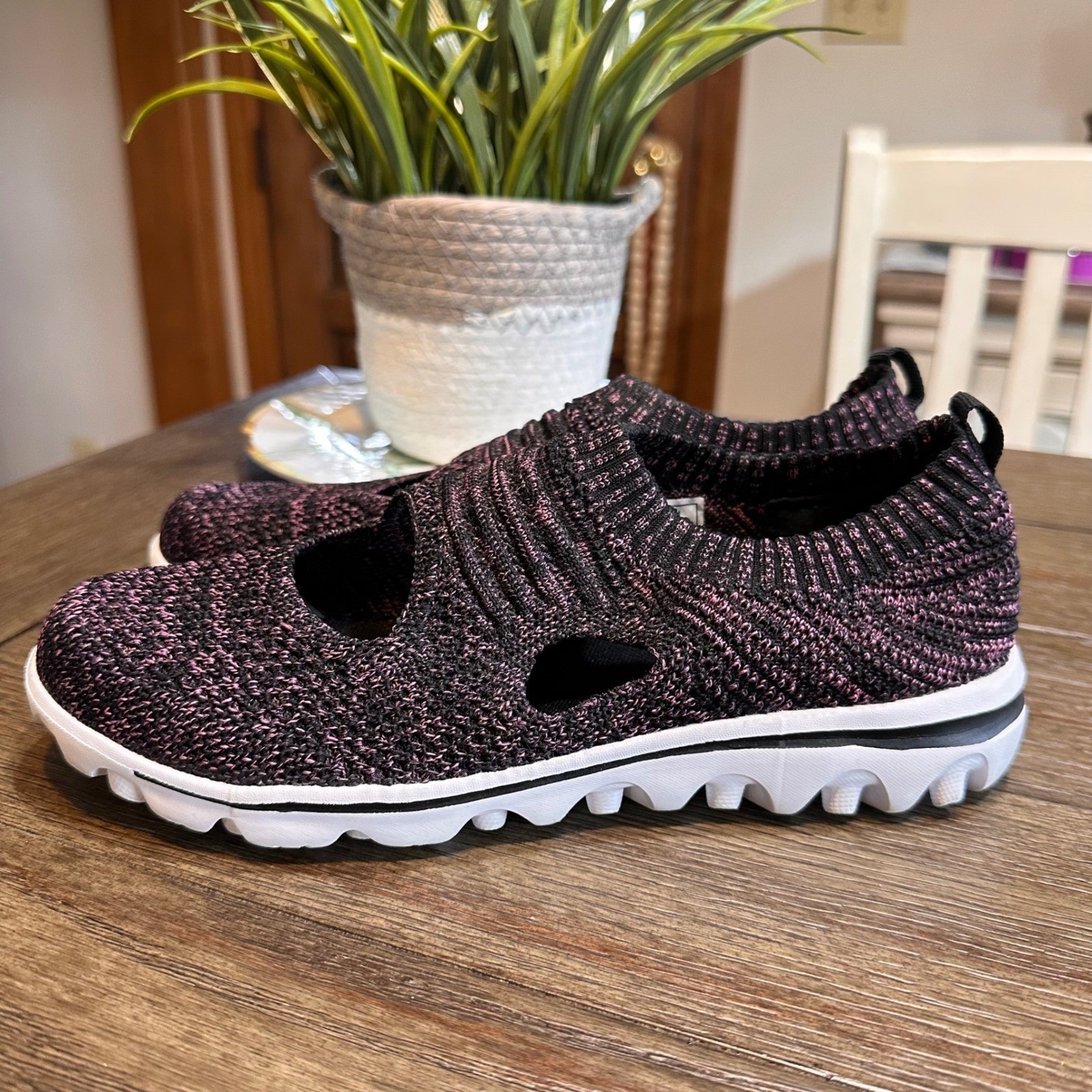 Propet Mary Jane TravelActiv AVID Black Berry Women’s 7 Narrow Comfort Sneakers