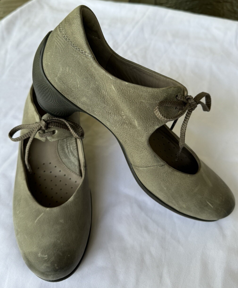 Ecco Sculptured 45 Plain Gray/ Distressed Pump Women Sz 8.5 / 39