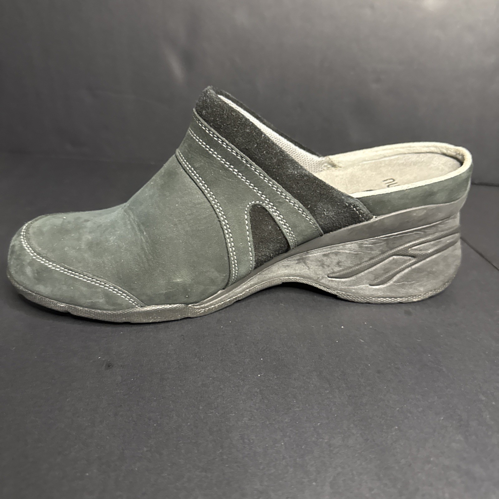 Ahnu Black Women’s Slip On Size 9 – F8811G