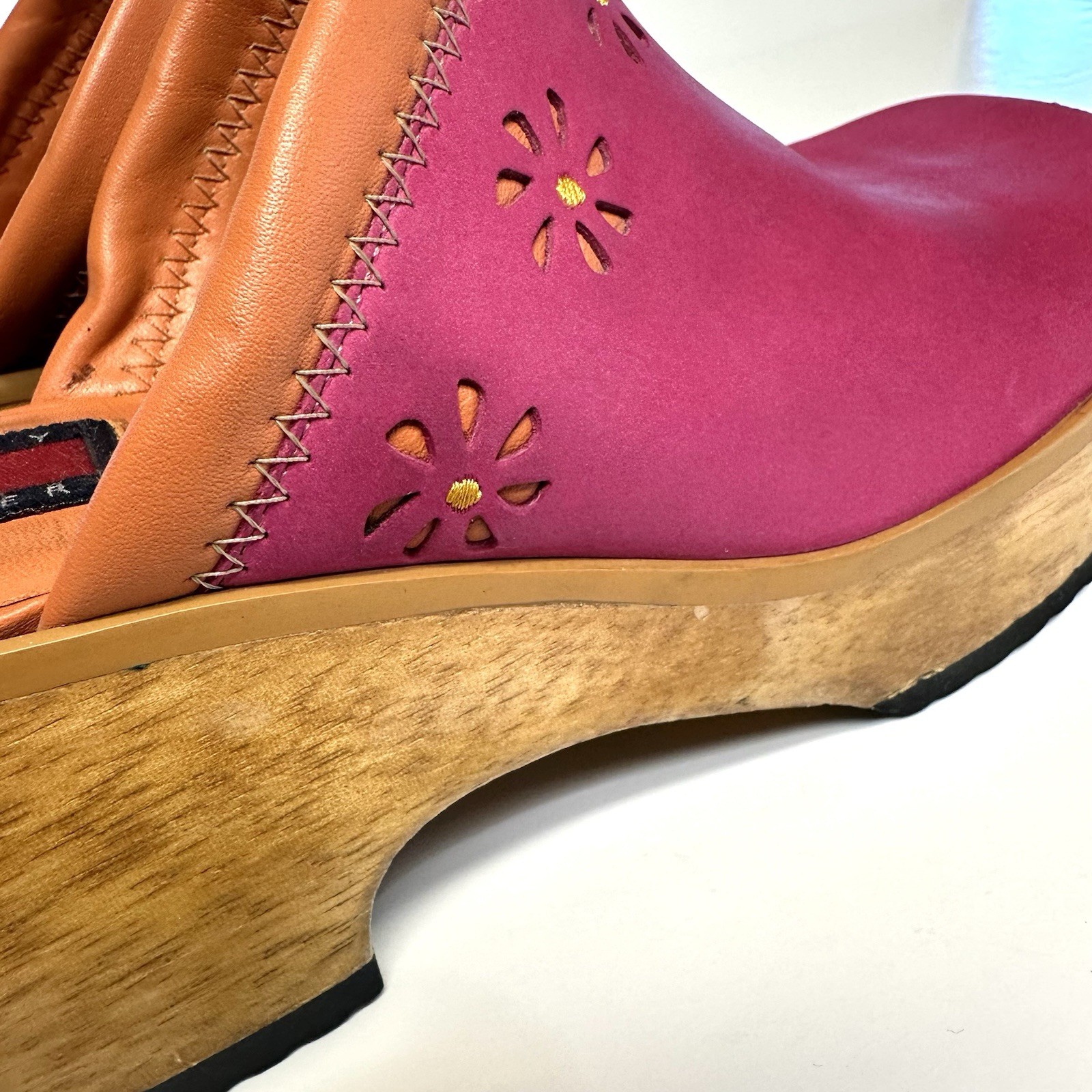 Vintage Tommy Hilfiger Y2K Hot Pink Leather Platform Clogs Mules Cutout Women 9