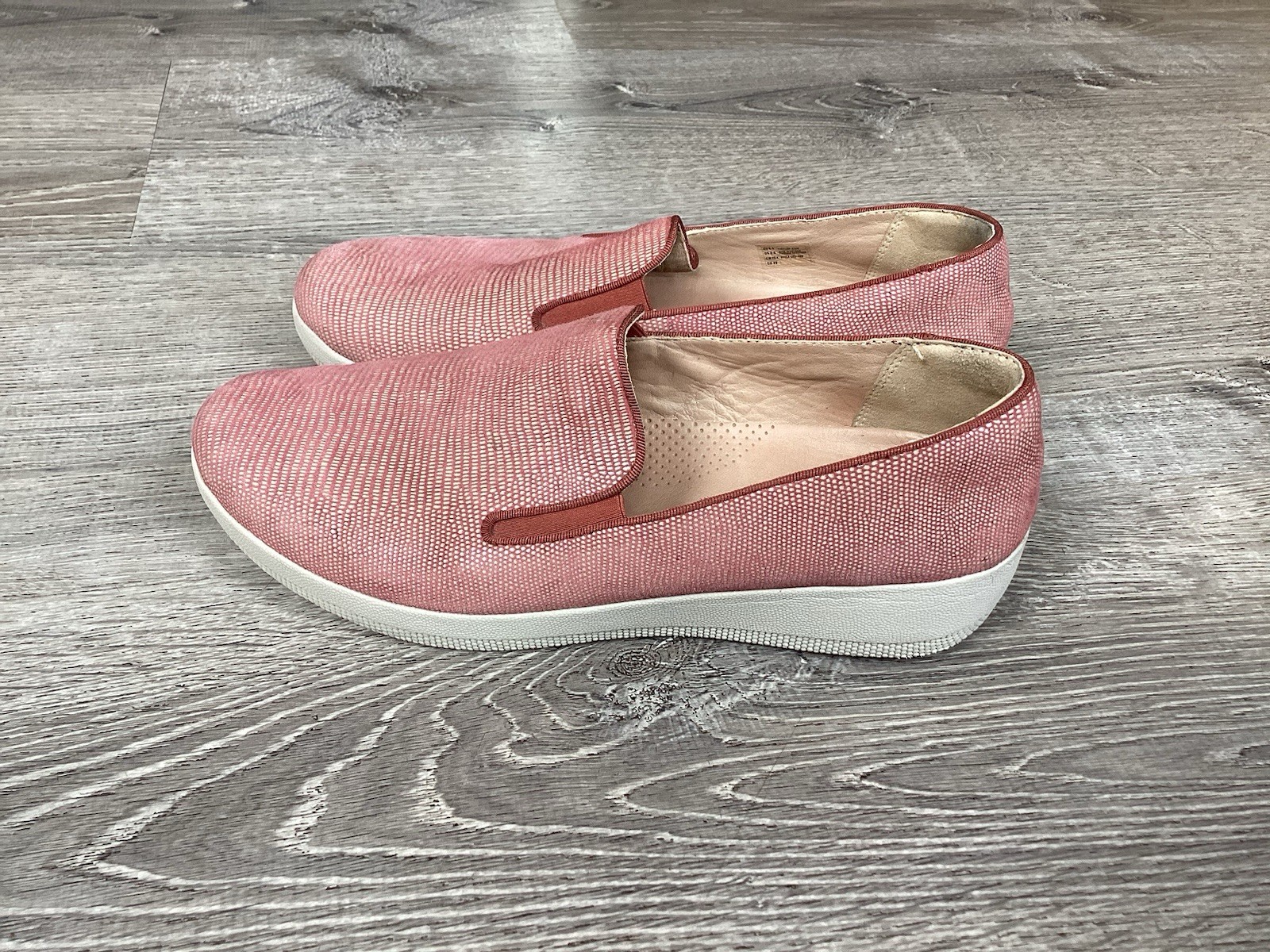 Fitflop superskate Pink Salmon lizard slip on sneakers Womens size 8.5 Shoes