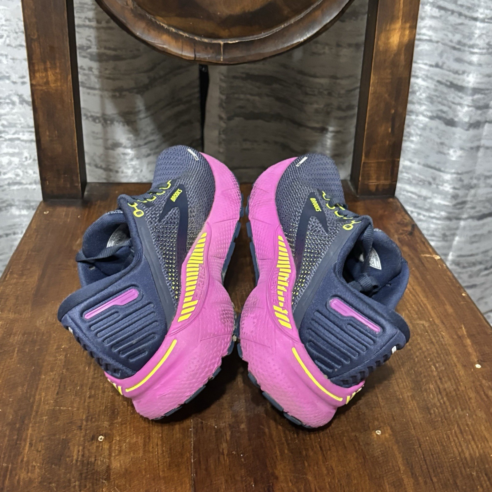 Brooks Adrenaline GTS 22 Womens Shoe Sz 7.5 B Running Nightshadow Viola Sneaker