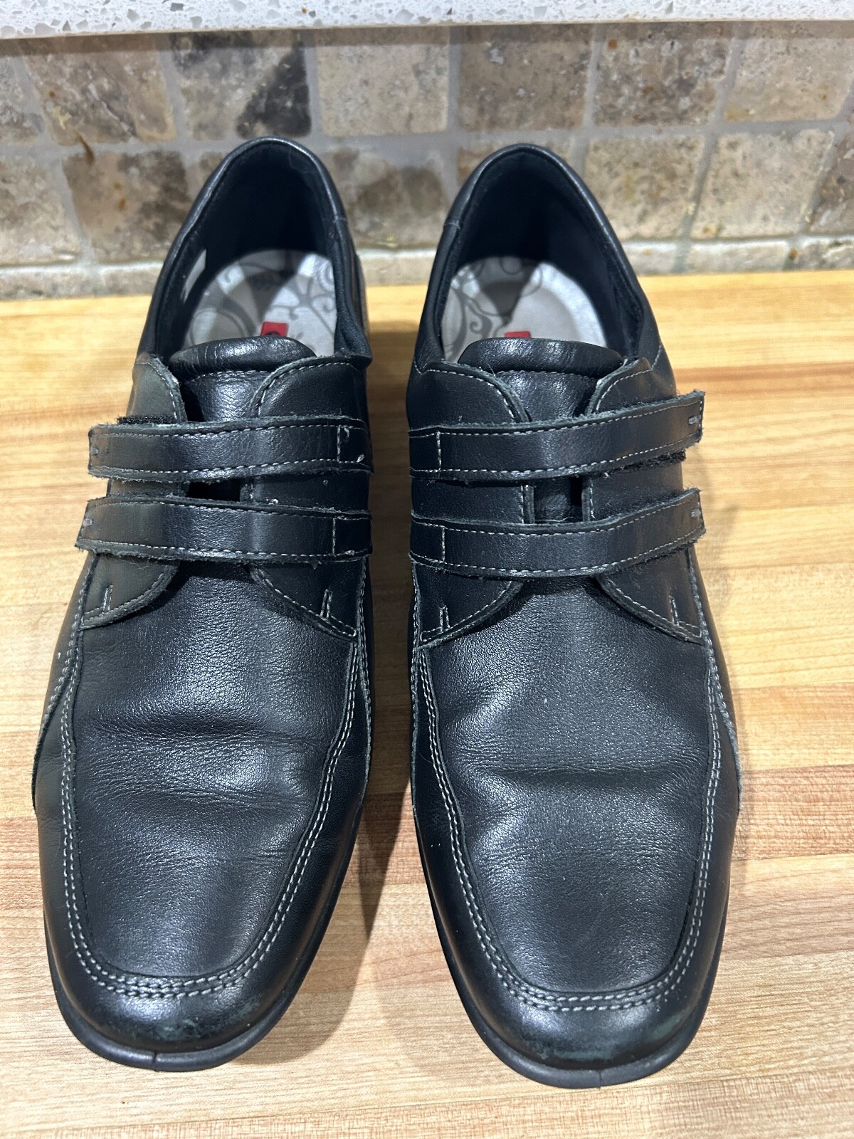 Ecco Black Women’s Size 38 US 7 Leather Upper Shoes Hook & Loop Straps