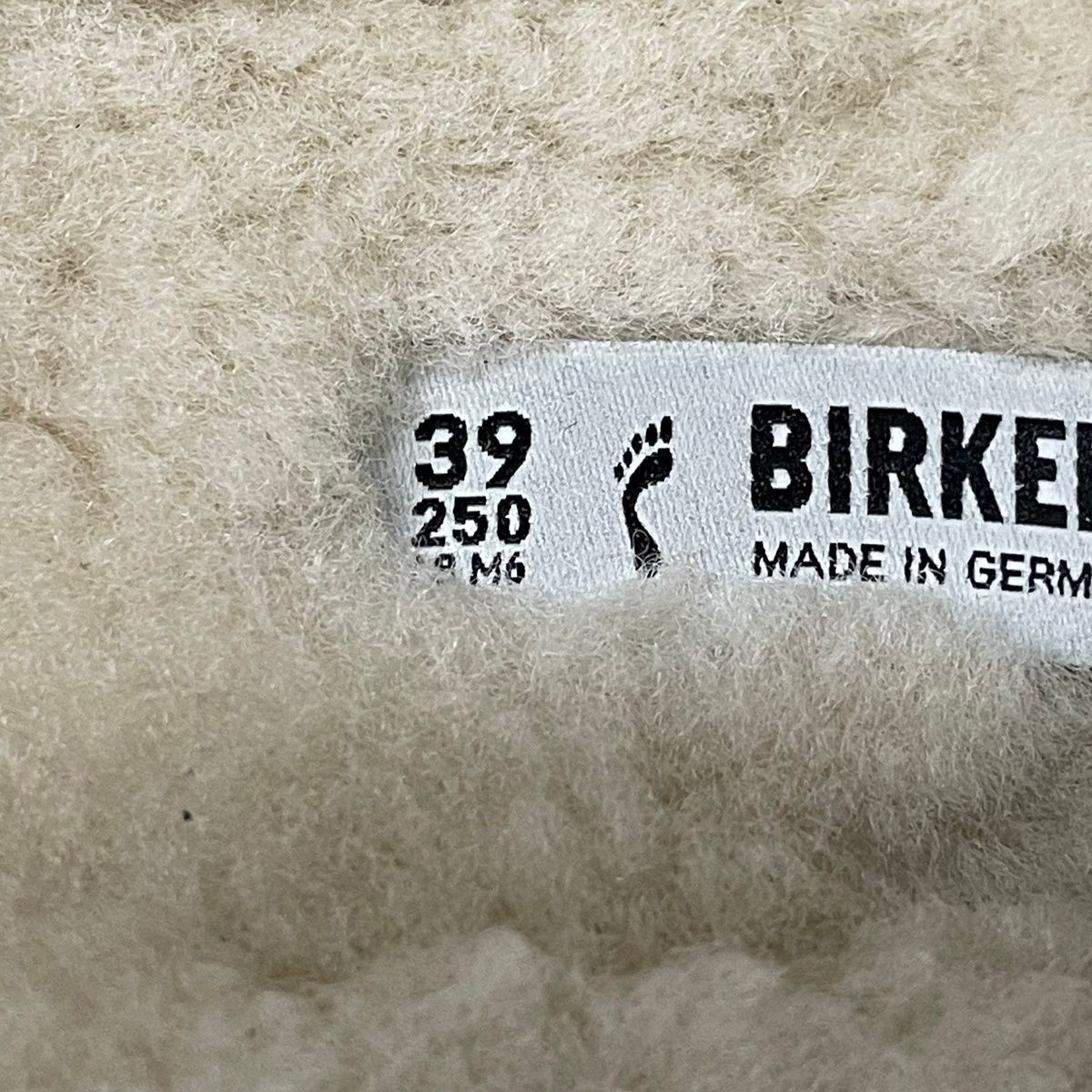 BIRKENSTOCK Arizona Big Buckle Sandals Women’s Size M6/W8 Eggshell