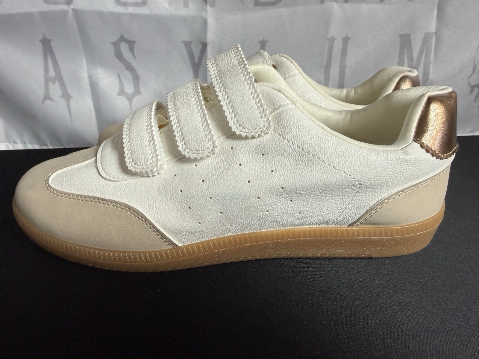 Dolce Vita Women’s Size 8.5 White Beige Hook & Loop Closure Sneaker With Defect