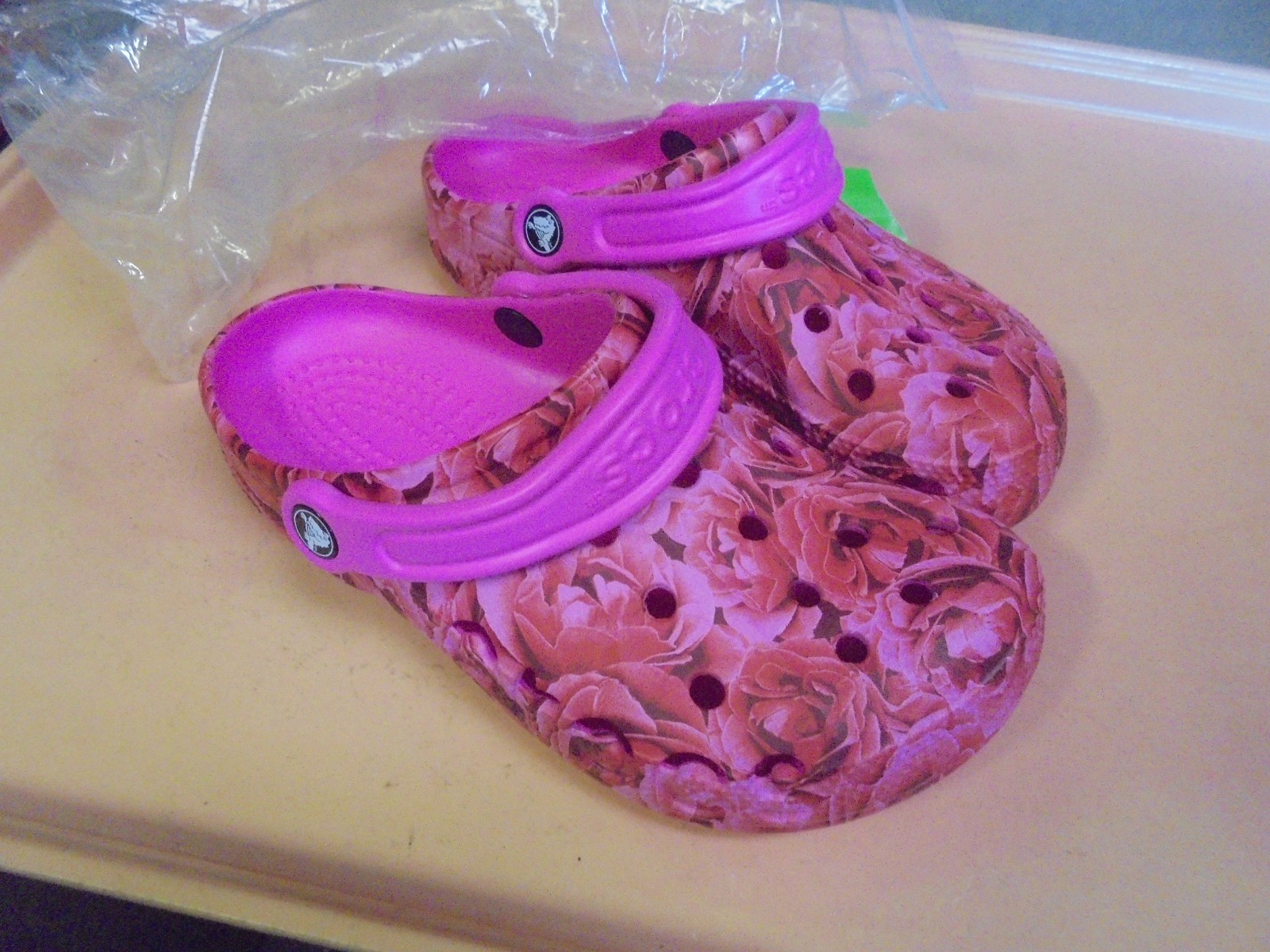 New Crocs Baya Floral Clog Men’s 5 Women’s 7 Electric Pink