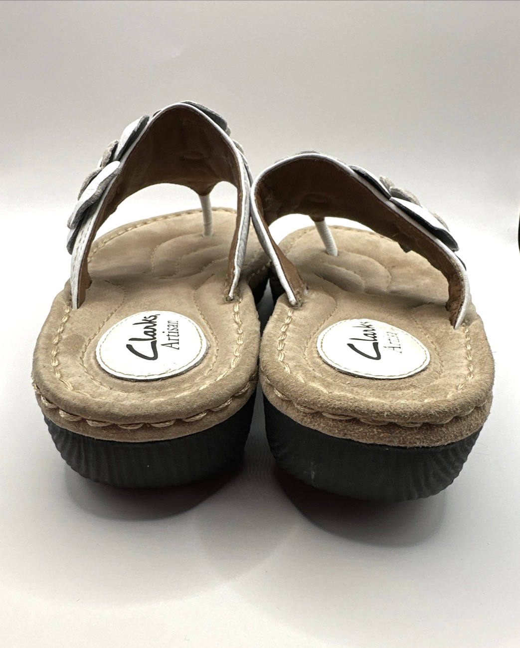 Clarks Artisan Women’s Comfort Leather Shoes Size 7M White Beige Flowers Slip On
