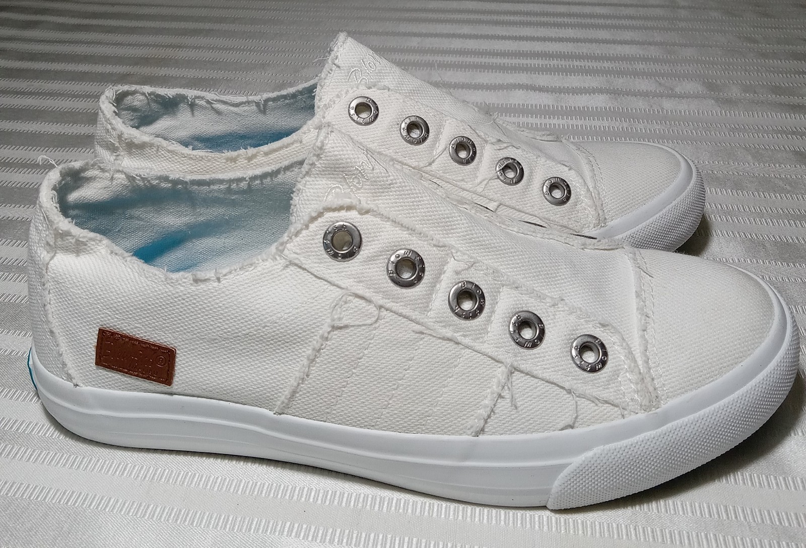 Blowfish Malibu Women’s Play, White Slip-On Sneaker, Size 7.5 M