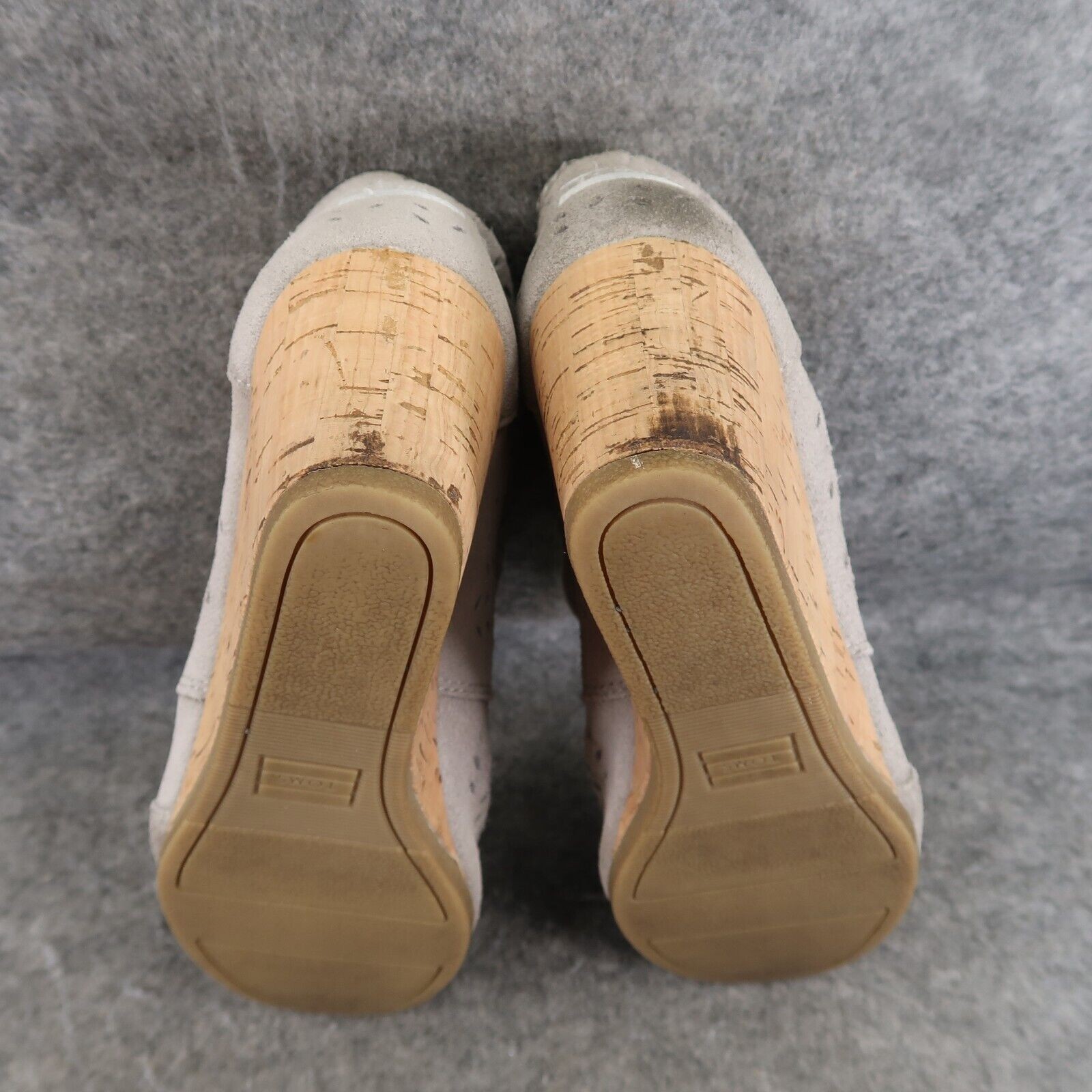 Toms Shoes Womens 7.5 Bootie Desert Wedge Drizzle Grey Suede Perforated Leaf