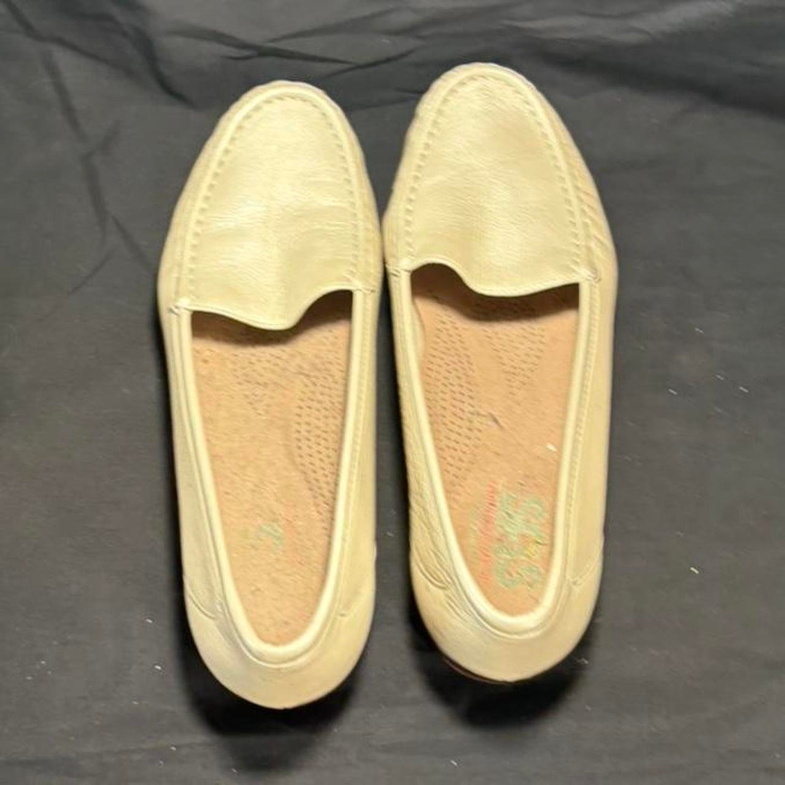 🚨 SAS Women’s Leather SAS Cream Moccasin Loafers Shoes. Size: 10 W 👞
