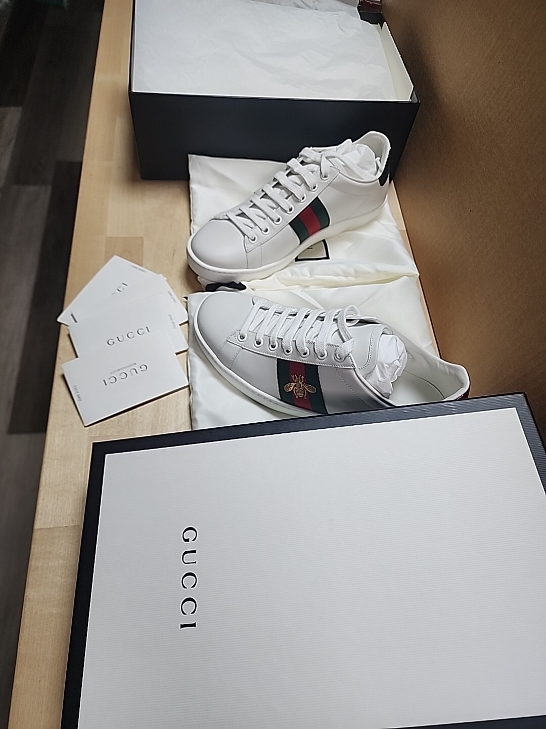 Gucci Womens Ace Sneaker Bee Logo Tennis Shoe White Green/Red Stripe Sz 37 US 6.