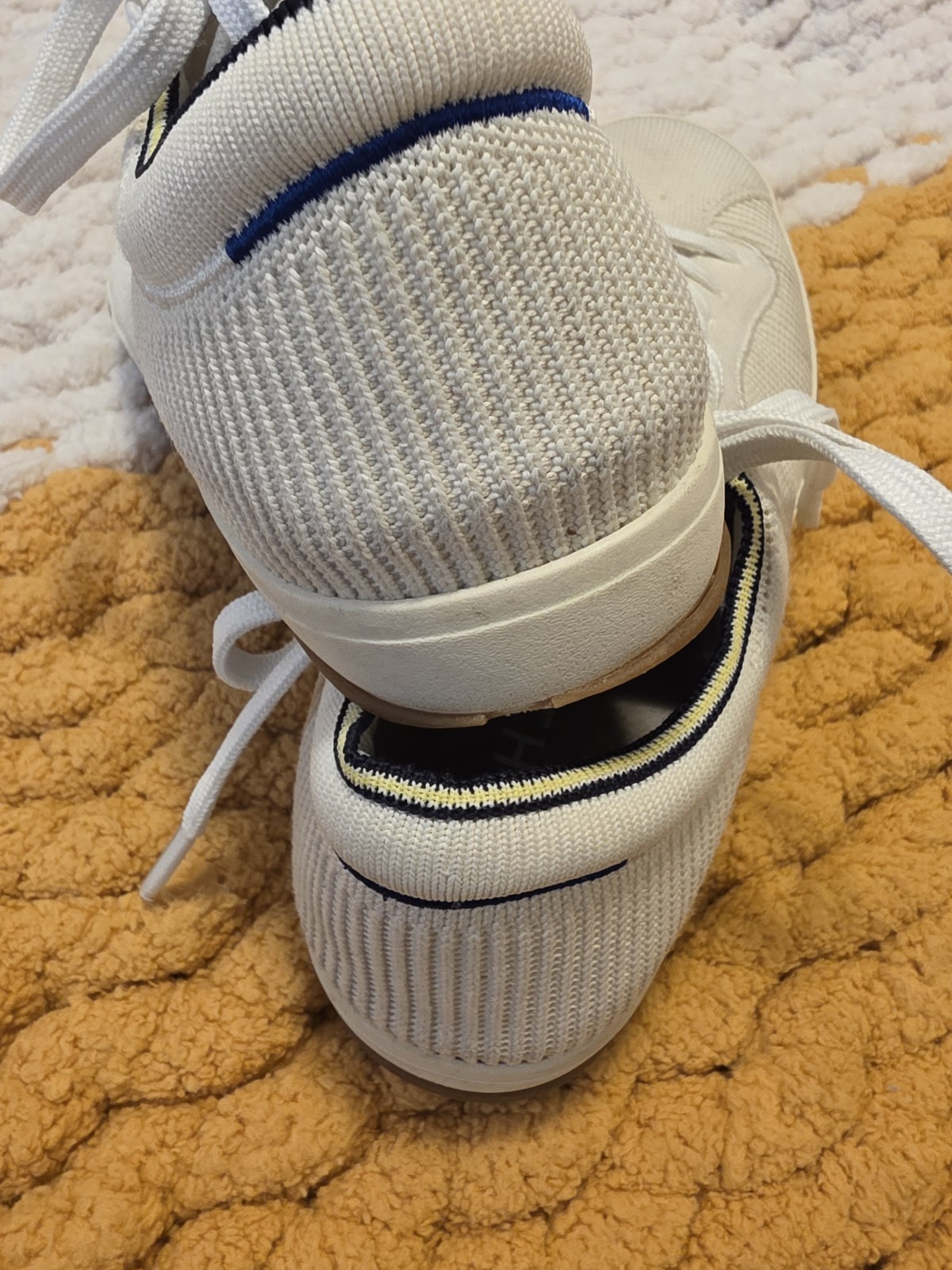 Rothys Womens Blonde Size 8 Cream Lace Up Round Toe Low Top Sneakers
