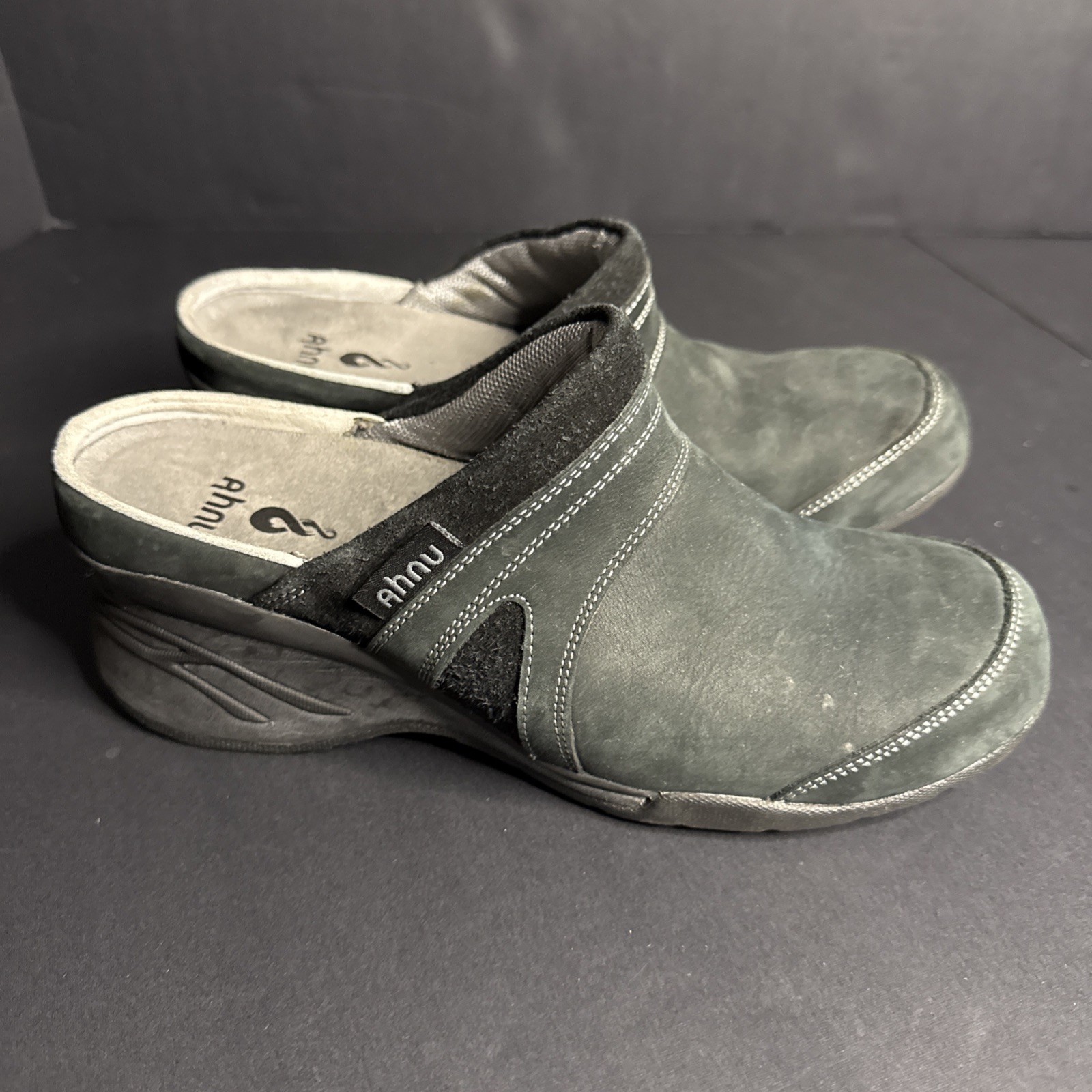 Ahnu Black Women’s Slip On Size 9 – F8811G