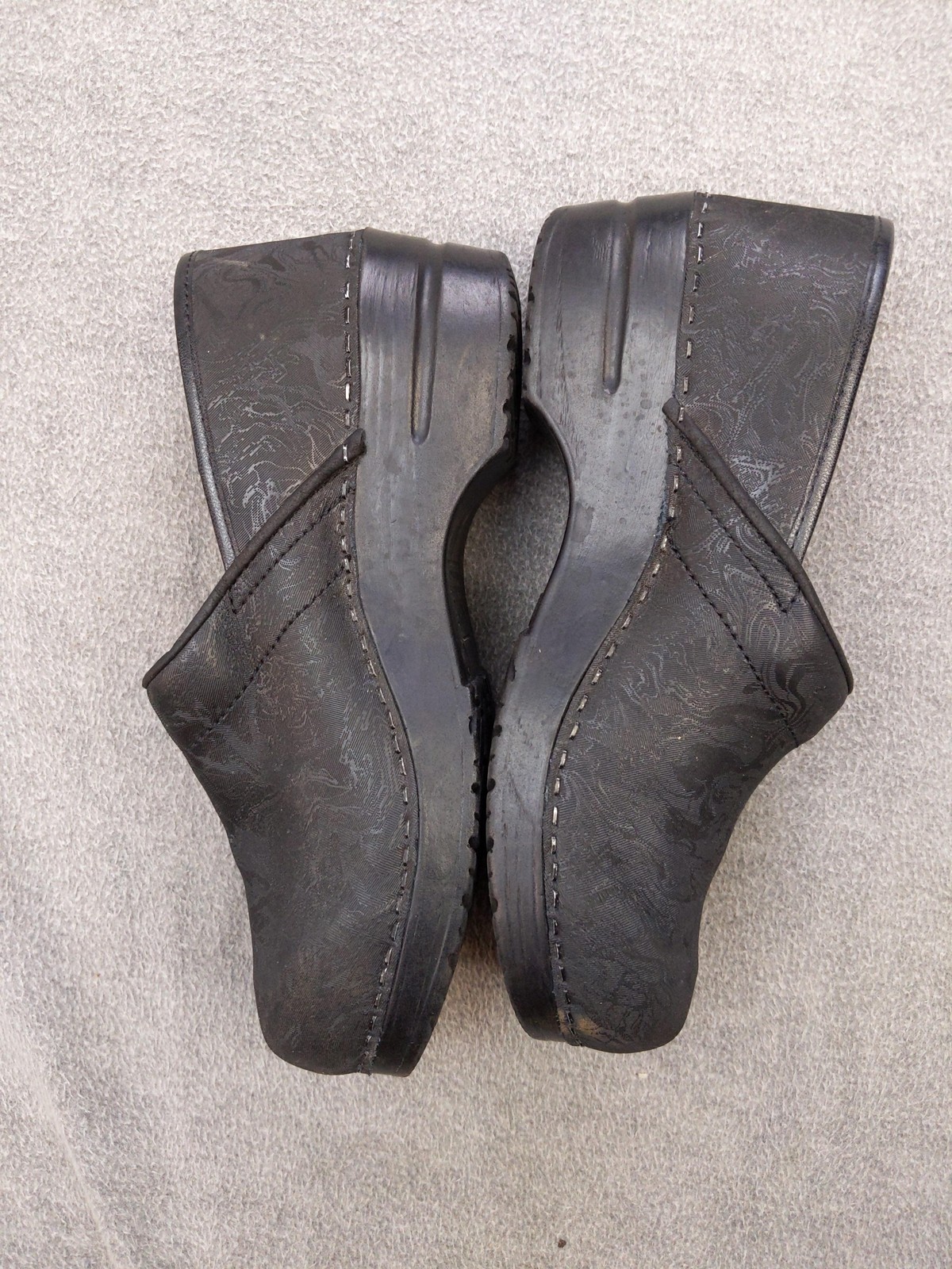 Sanita Shoes Womens Size 40 Black Textured Leather Clogs Comfort Work Danish EUC