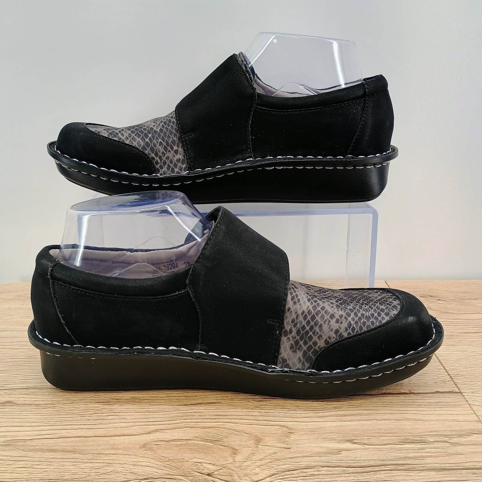 Alegria Sandy Womens 8 EU 38 Black Snake Print Leather Comfort Slip On Clog Shoe