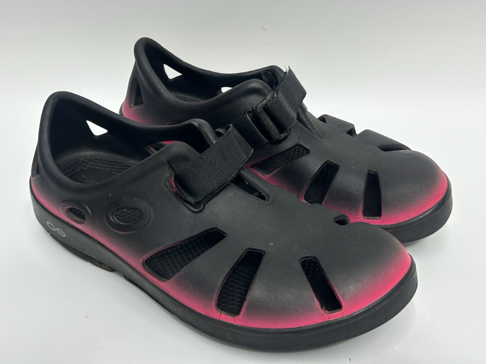 Oofos OOcandoo Slip-on Recovery Sandal Shoe Black/Pink Ombré W6/EU37