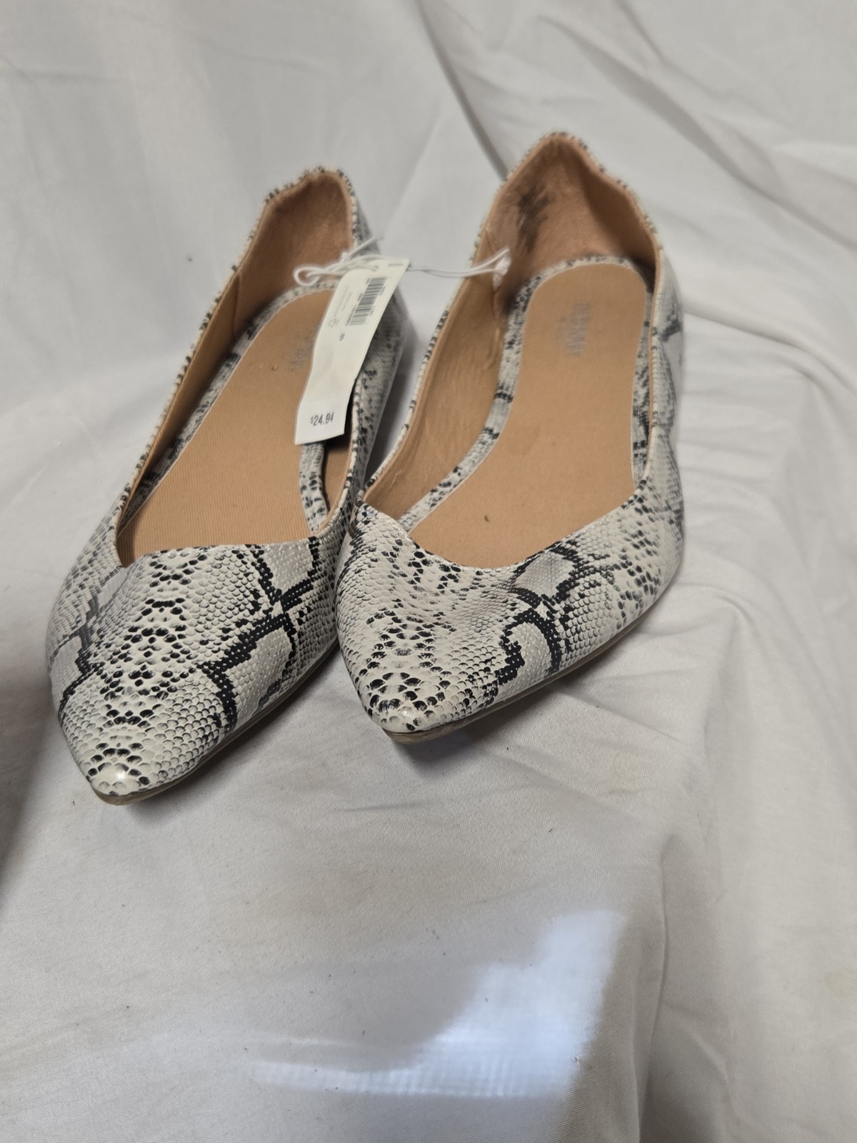 Old Navy White Black Faux Snake Skin Slip On Womens Size 6 Ballet Flats Shoes