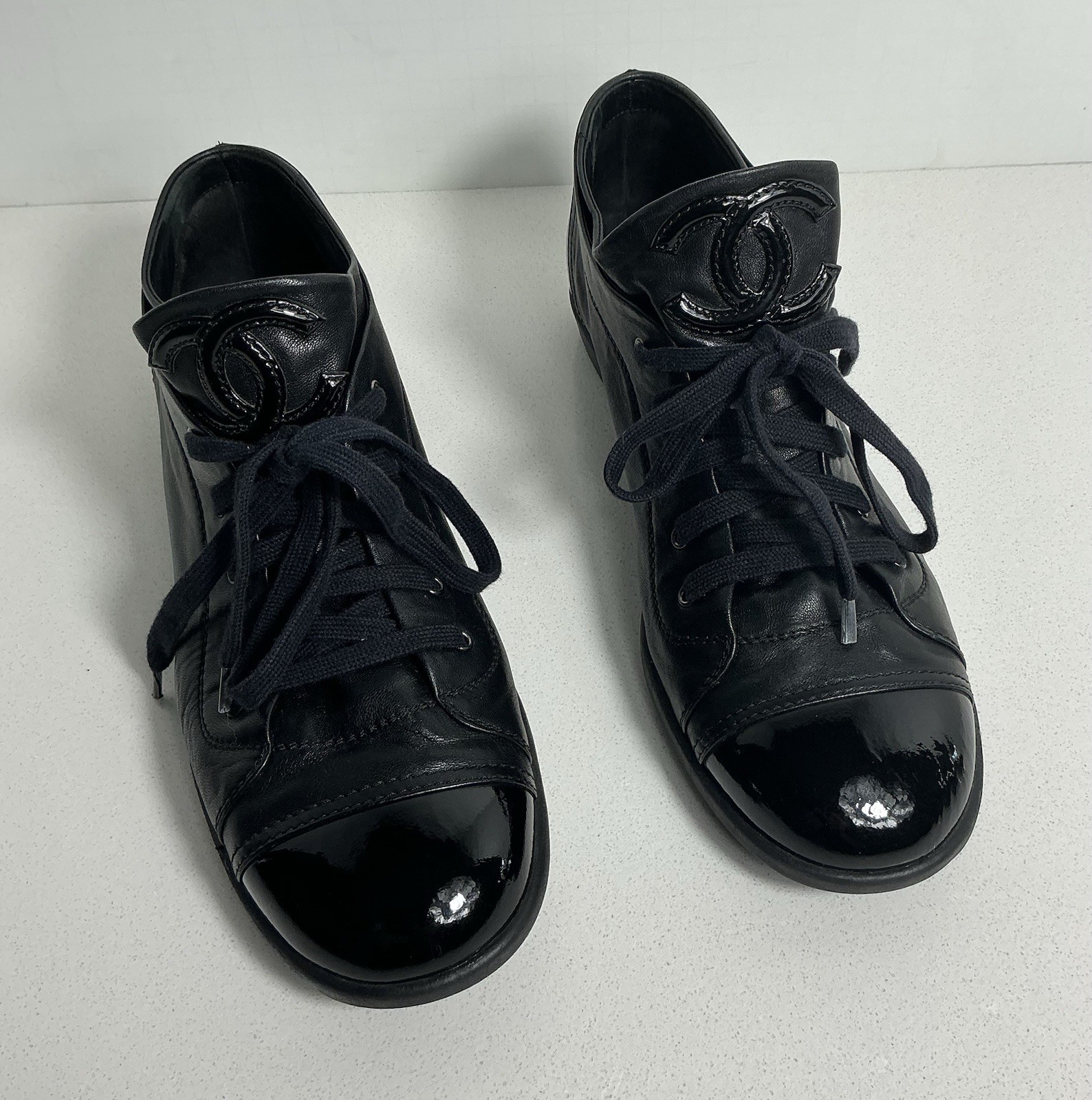 Chanel 12C Black Leather Black Patent CapToe CC Logo Lace Up Sneakers Italy 41