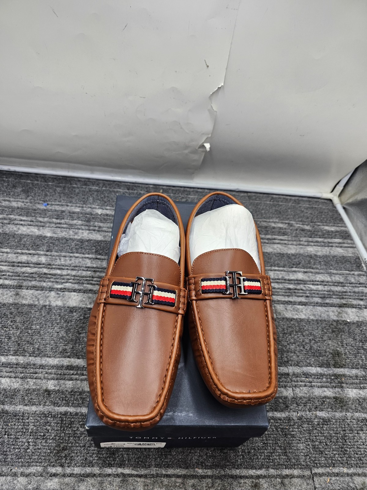 Tommy Hilfiger Tmatino Adaptive Men’s Medium Brown 210 Color Size 9 M