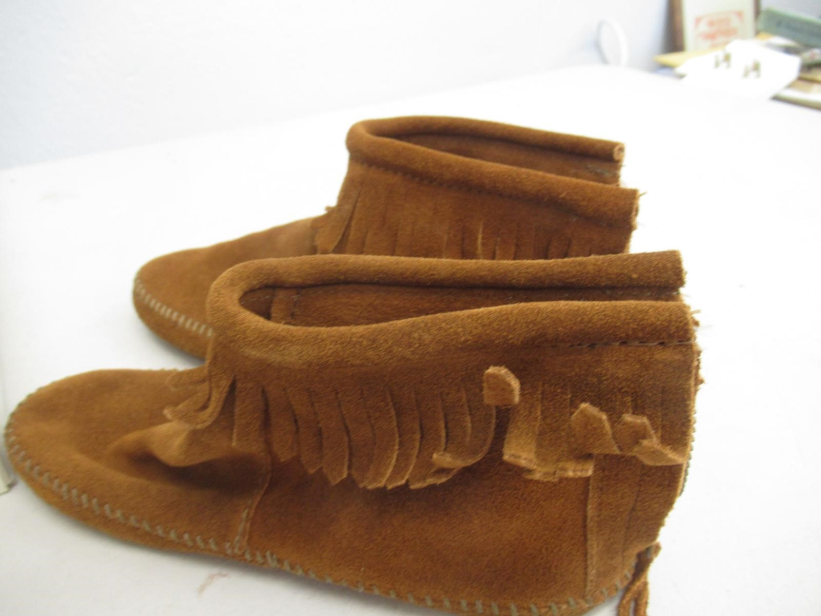 Minnetonka Fringed brown Leather Moccasins Back Zipper Soft Sole WM 5.5 OB kk
