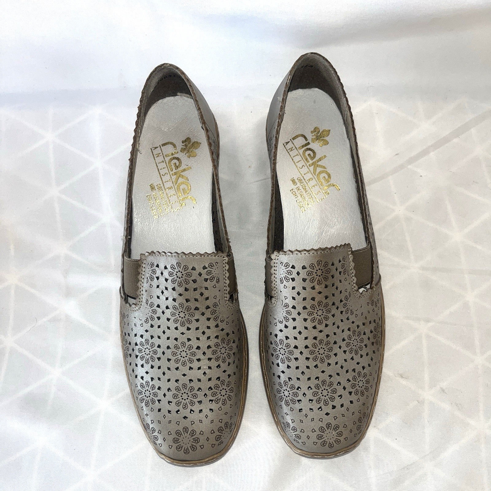 Rieker women’s Doris Loafers Shoes Gray Leather Perforated Slip-ons Size 40 9.5