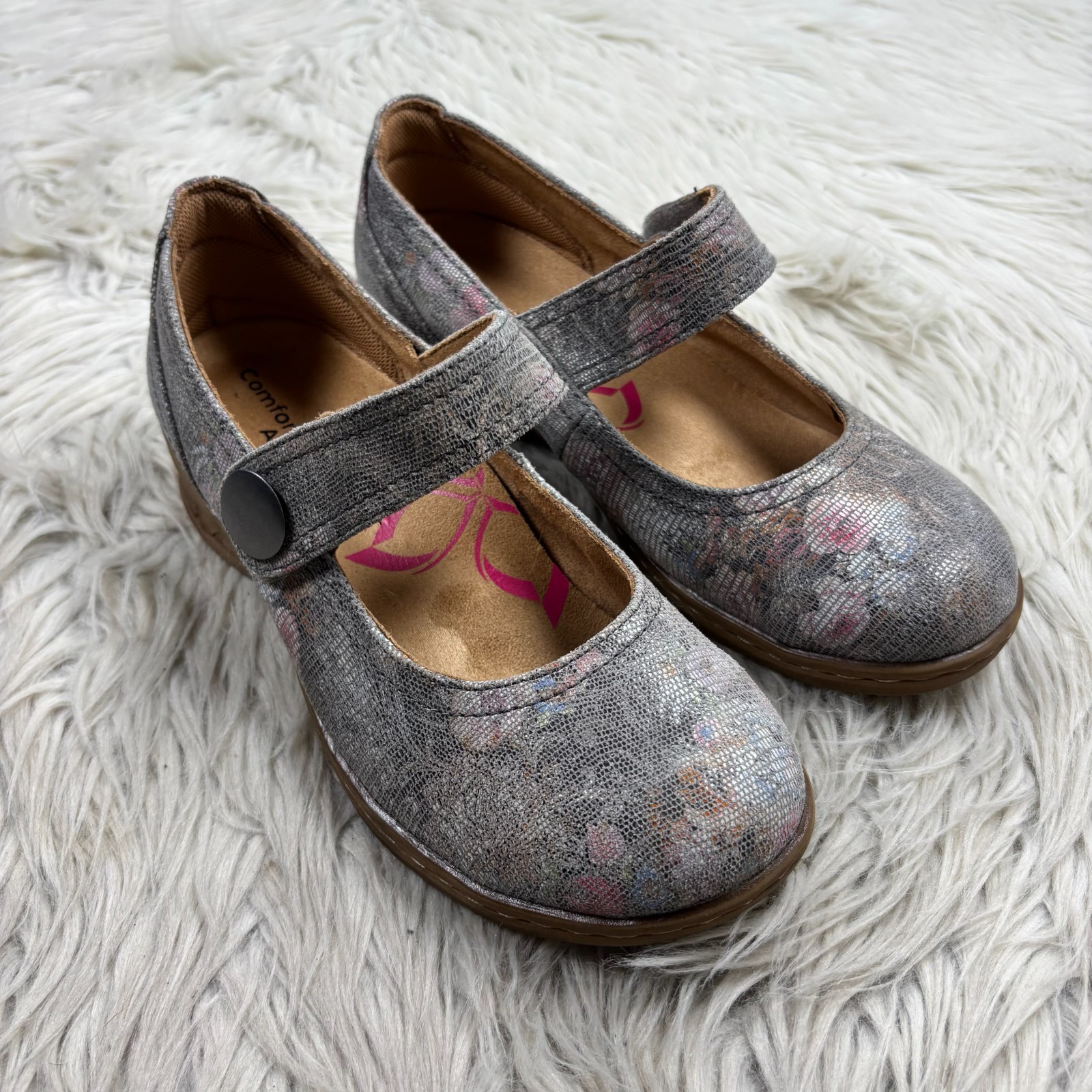 Comfortiva Align Women’s 7 W WIDE Fabry Mary Jane Shoes Textured Floral Gray