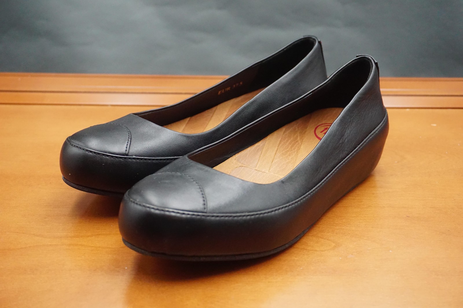 FitFlop Flats Women’s Size 6.5 US Black Leather Cushioned Slip On Casual Shoes