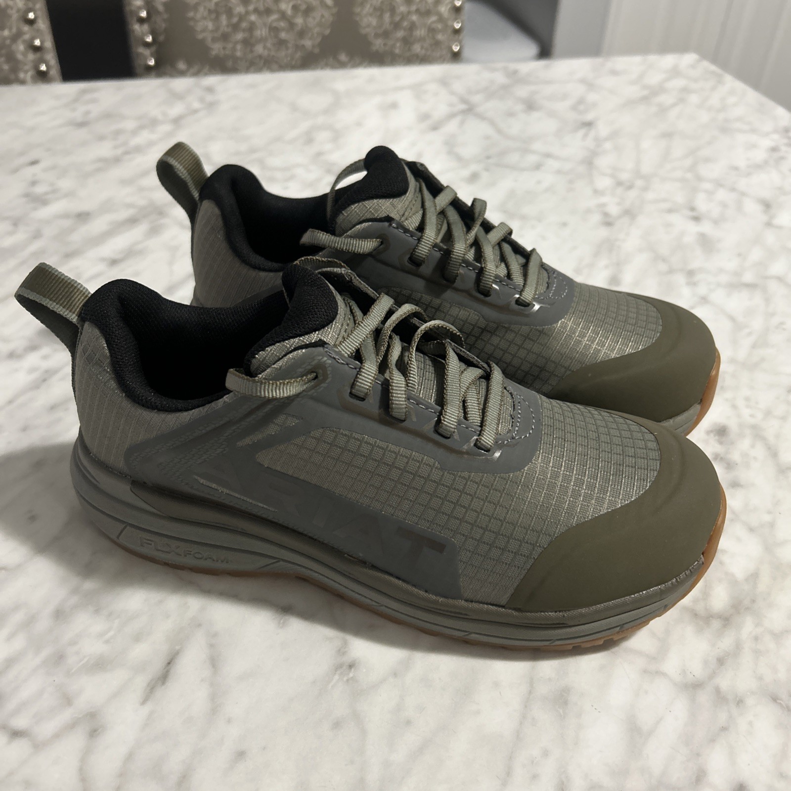 Ariat women’s Outpace Composite Toe Safety sneaker Shoe size 5.5B Color Green