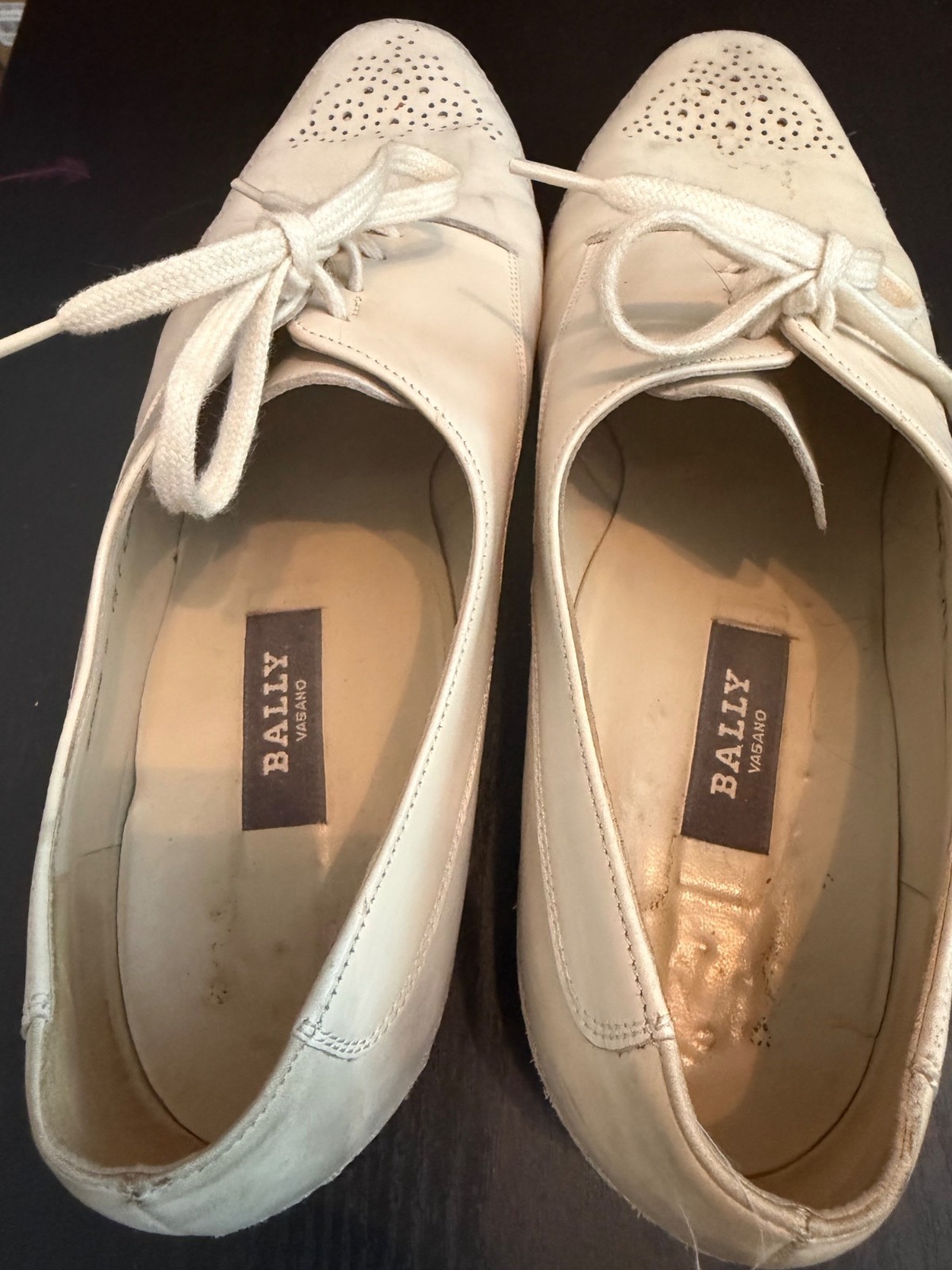 Bally Womens Vasano White Leather Oxford Shoes Size 7.5 Perforated Toe Design