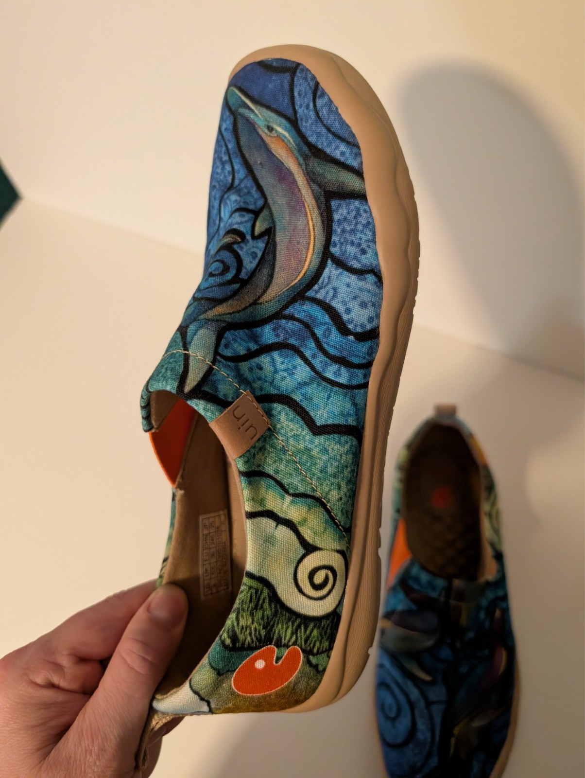 UIN Shoes Ocean Blue Dolphin Multicolor Women size 8.5