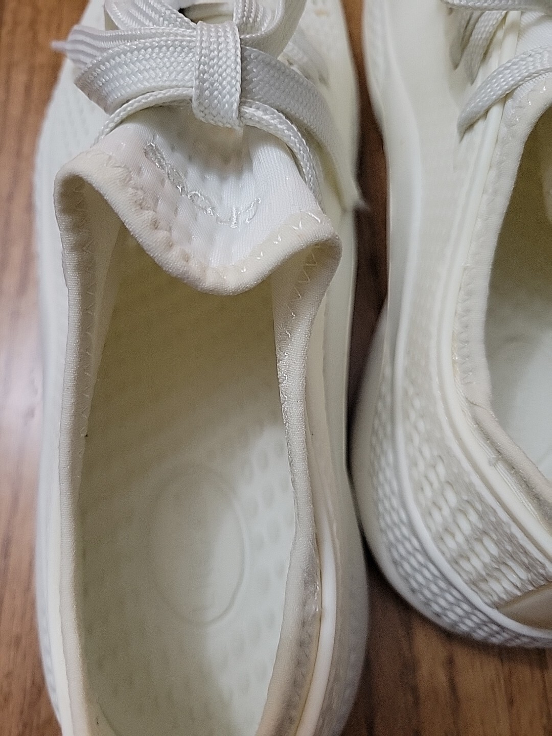 Crocs LiteRide 360 Pacer Sneakers Shoes Women’s Size 9 Ivory 206705