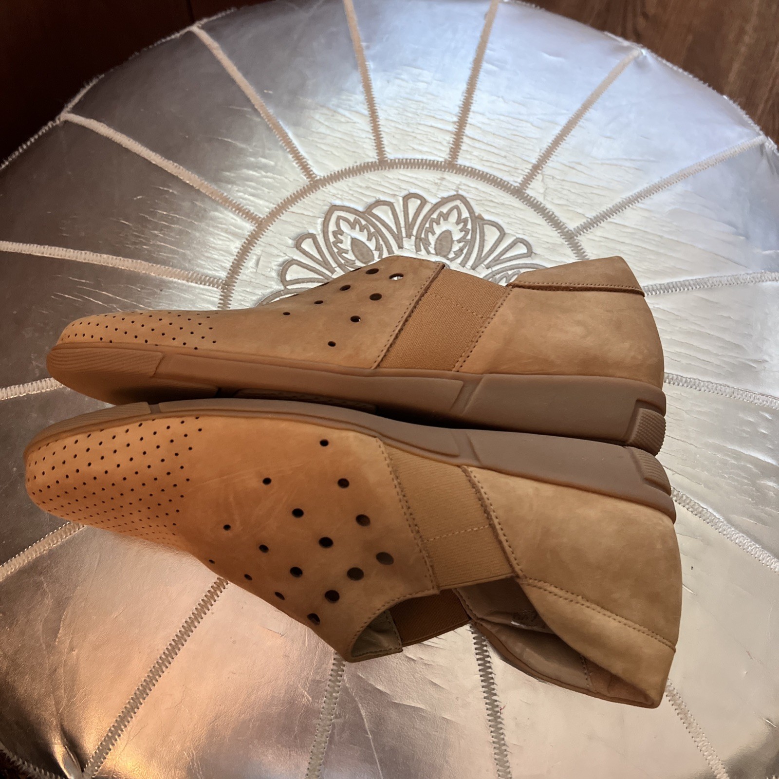 NEW SESTO MEUCCI PERFORATED NUBUCK FLATS size 6.5 M