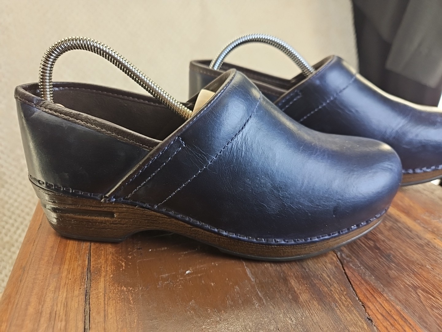 DANSKO Deep Purple Slip Clogs Nurse Shoes Clogs Sz 6.5 (37) Looks Unworn