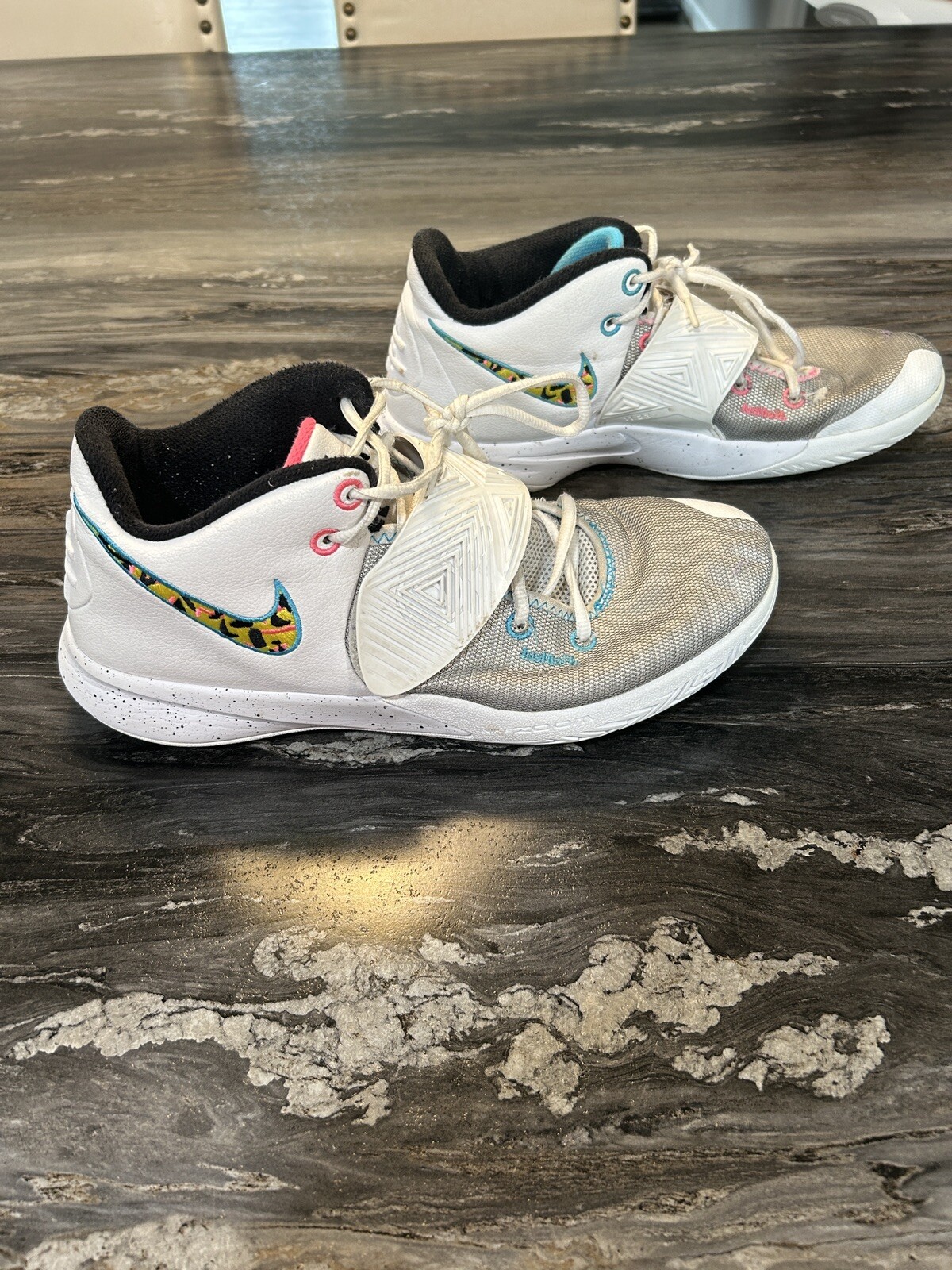 Nike Womens Kyrie Flytrap 3 South Beach Size 12 Basketball Sports Athletic