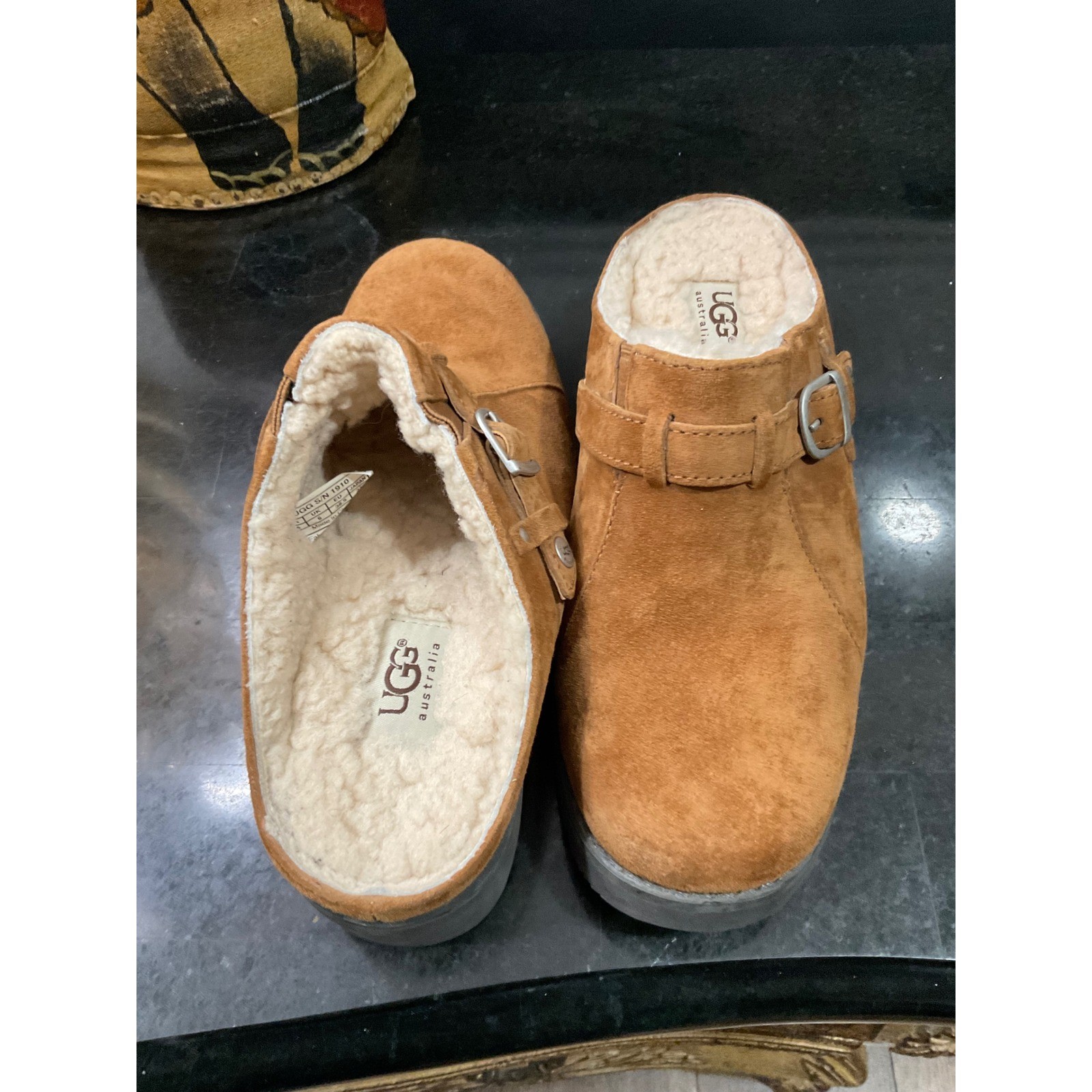 UGG Australia 1910 Suede Clogs Chestnut Tan Buckle, Sheepskin Lined Women’s 7.5