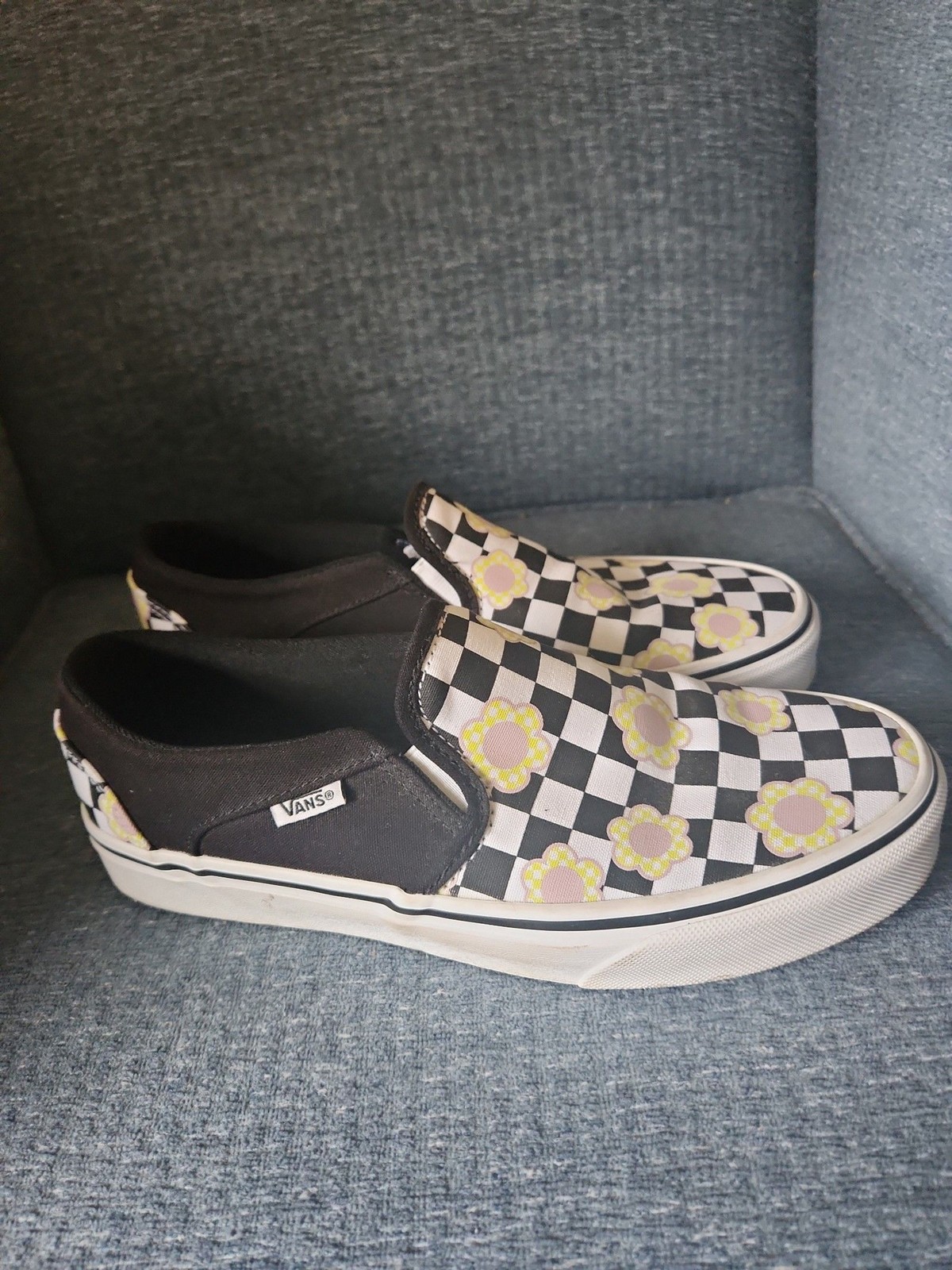 Vans Black & White Checkered Slip-on Shoes w/ Flowers Women’s Size 8.5